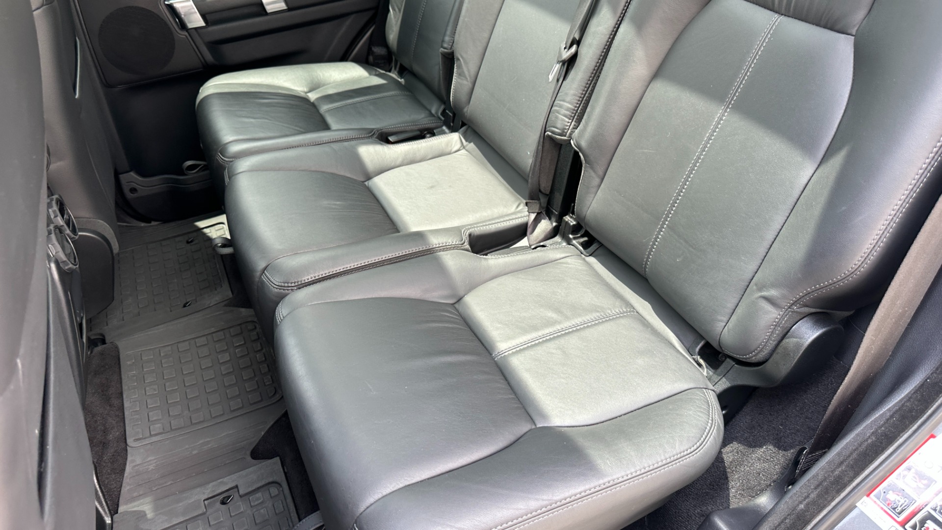 Used 2015 Land Rover LR4 LUX / VISION ASSIST / 20IN WHEELS / GLOSS BLACK TRIM / 3 ROW SEATING for sale $22,500 at Formula Imports in Charlotte NC 28227 29