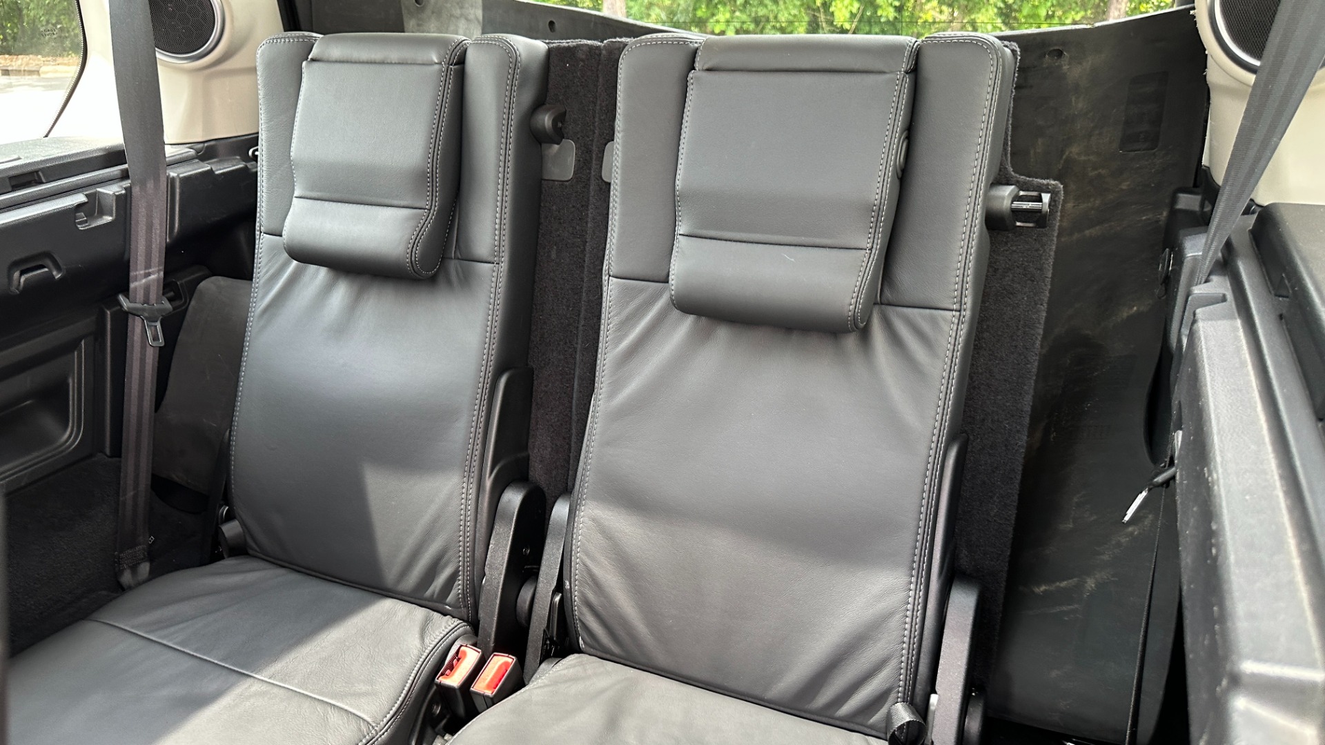 Used 2015 Land Rover LR4 LUX / VISION ASSIST / 20IN WHEELS / GLOSS BLACK TRIM / 3 ROW SEATING for sale $22,500 at Formula Imports in Charlotte NC 28227 34