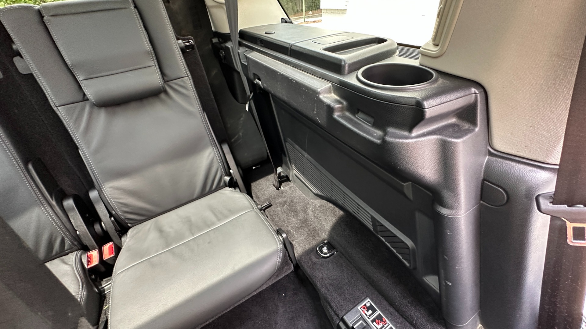 Used 2015 Land Rover LR4 LUX / VISION ASSIST / 20IN WHEELS / GLOSS BLACK TRIM / 3 ROW SEATING for sale $22,500 at Formula Imports in Charlotte NC 28227 38