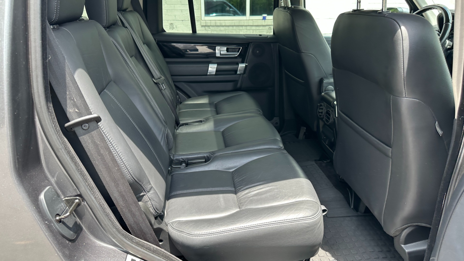 Used 2015 Land Rover LR4 LUX / VISION ASSIST / 20IN WHEELS / GLOSS BLACK TRIM / 3 ROW SEATING for sale $22,500 at Formula Imports in Charlotte NC 28227 41
