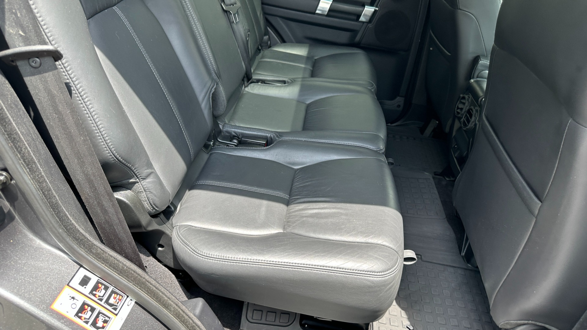Used 2015 Land Rover LR4 LUX / VISION ASSIST / 20IN WHEELS / GLOSS BLACK TRIM / 3 ROW SEATING for sale $22,500 at Formula Imports in Charlotte NC 28227 43