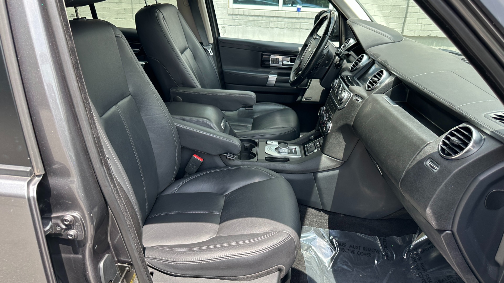 Used 2015 Land Rover LR4 LUX / VISION ASSIST / 20IN WHEELS / GLOSS BLACK TRIM / 3 ROW SEATING for sale $22,500 at Formula Imports in Charlotte NC 28227 46