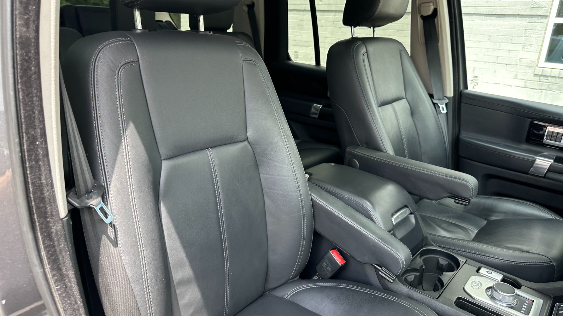 Used 2015 Land Rover LR4 LUX / VISION ASSIST / 20IN WHEELS / GLOSS BLACK TRIM / 3 ROW SEATING for sale $22,500 at Formula Imports in Charlotte NC 28227 47
