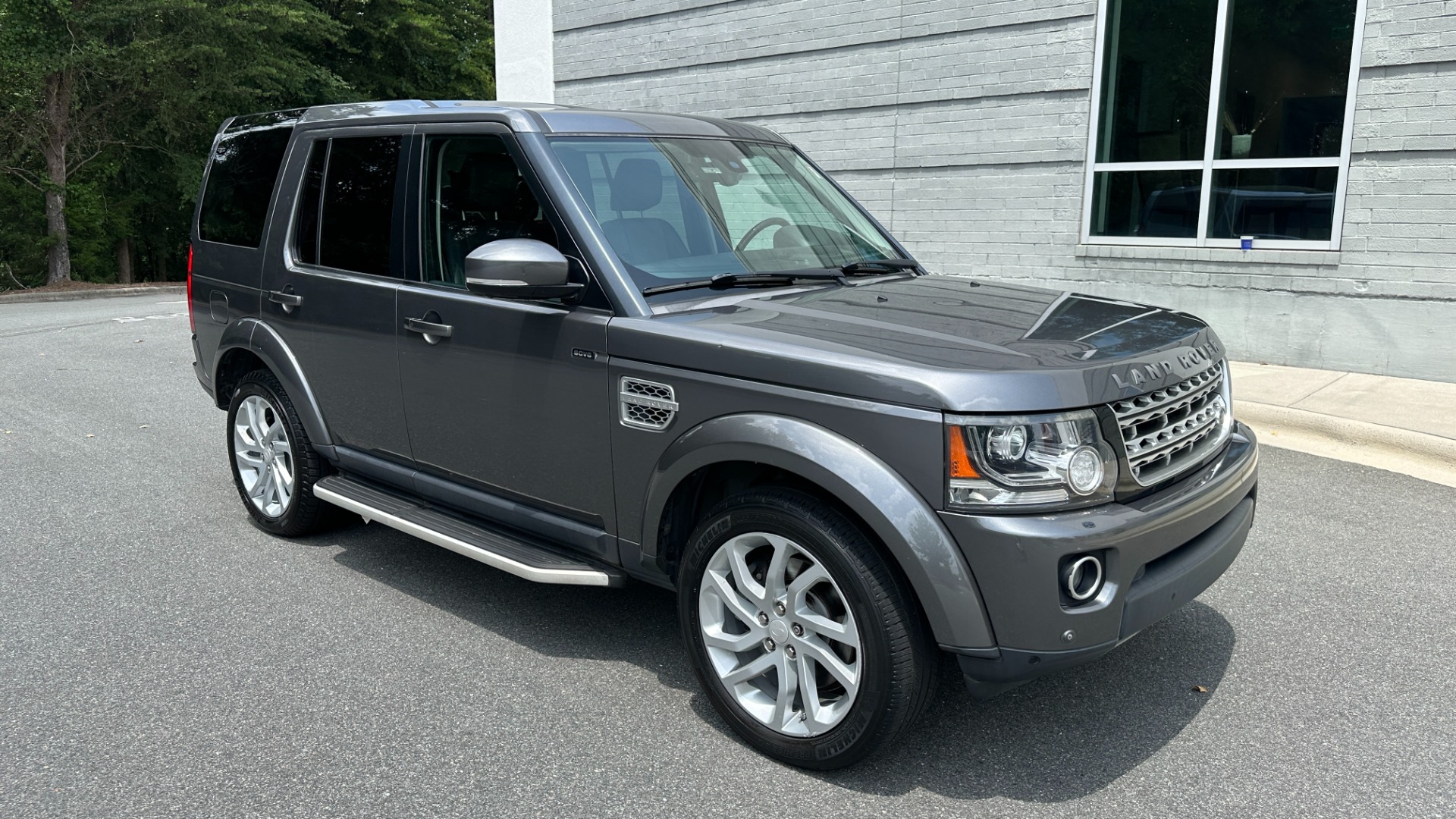 Used 2015 Land Rover LR4 LUX / VISION ASSIST / 20IN WHEELS / GLOSS BLACK TRIM / 3 ROW SEATING for sale $22,500 at Formula Imports in Charlotte NC 28227 5