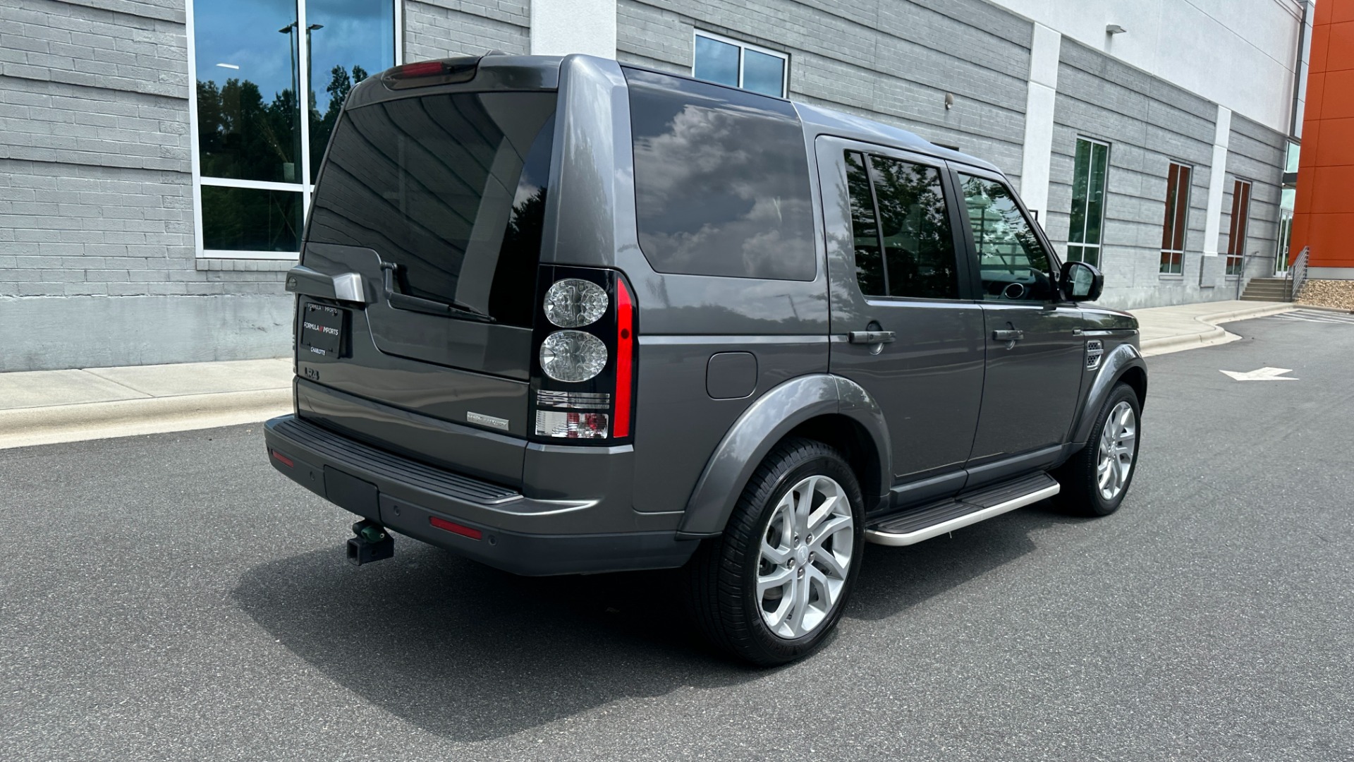 Used 2015 Land Rover LR4 LUX / VISION ASSIST / 20IN WHEELS / GLOSS BLACK TRIM / 3 ROW SEATING for sale $22,500 at Formula Imports in Charlotte NC 28227 7
