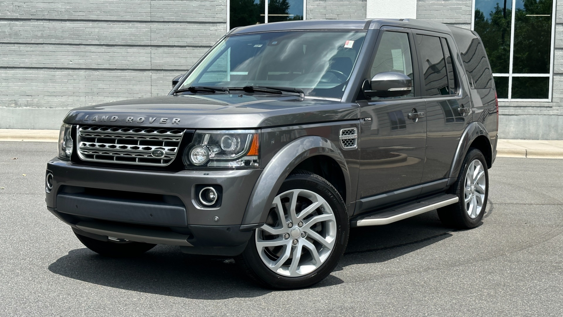 Used 2015 Land Rover LR4 LUX / VISION ASSIST / 20IN WHEELS / GLOSS BLACK TRIM / 3 ROW SEATING for sale $22,500 at Formula Imports in Charlotte NC 28227 1