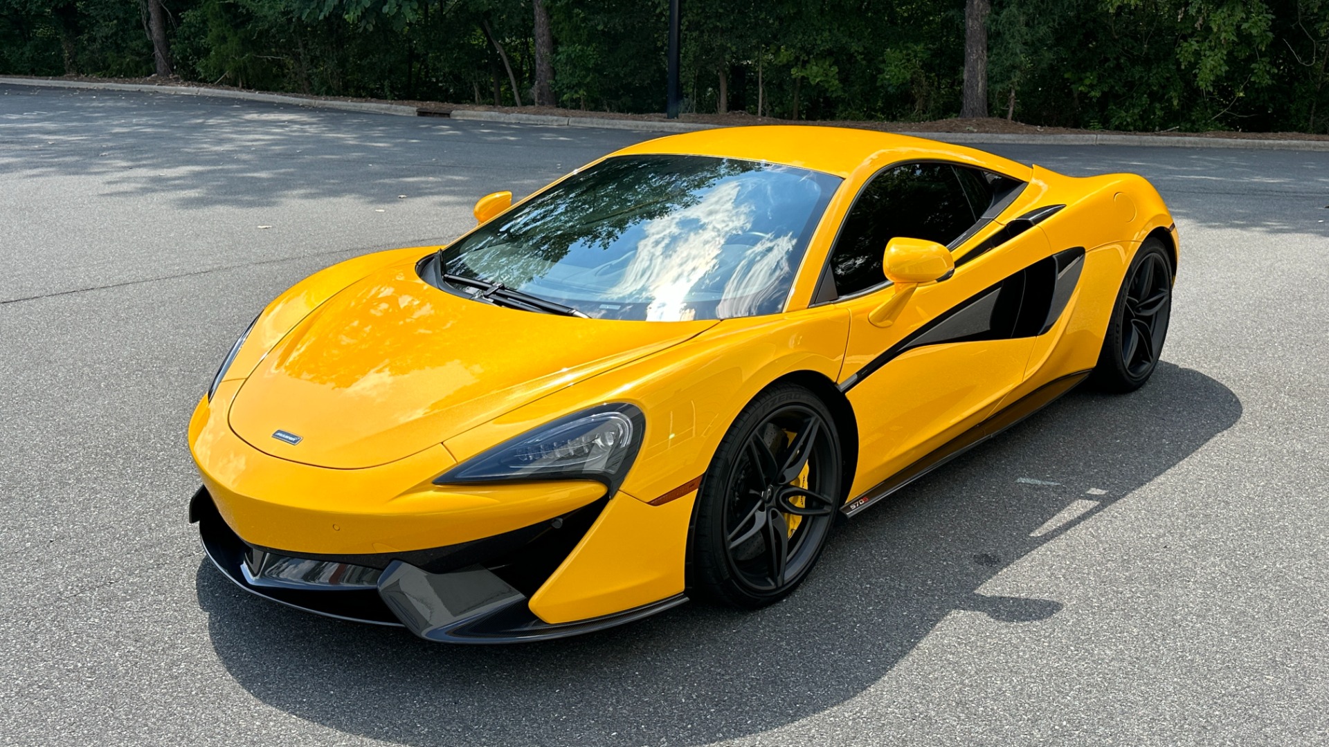 Used 2016 McLaren 570S COUPE / FULL PAINT PROTECTION / NEW TIRES / VOLCANO YELLOW for sale $156,995 at Formula Imports in Charlotte NC 28227 6