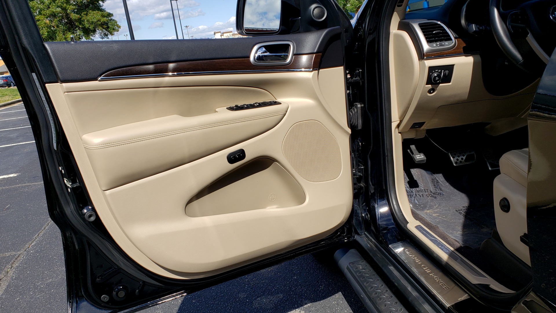 Used 2018 Jeep GRAND CHEROKEE LIMITED 4X4 / NAV / SUNROOF / HTD STS / REARVIEW for sale Sold at Formula Imports in Charlotte NC 28227 36