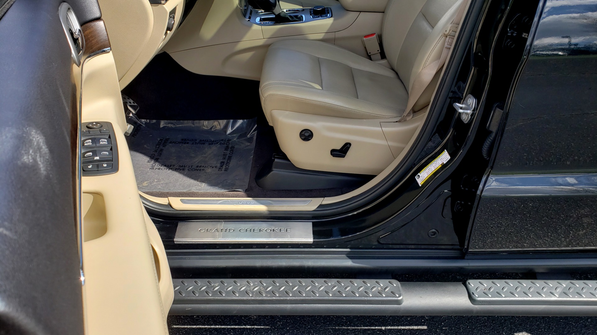 Used 2018 Jeep GRAND CHEROKEE LIMITED 4X4 / NAV / SUNROOF / HTD STS / REARVIEW for sale Sold at Formula Imports in Charlotte NC 28227 39
