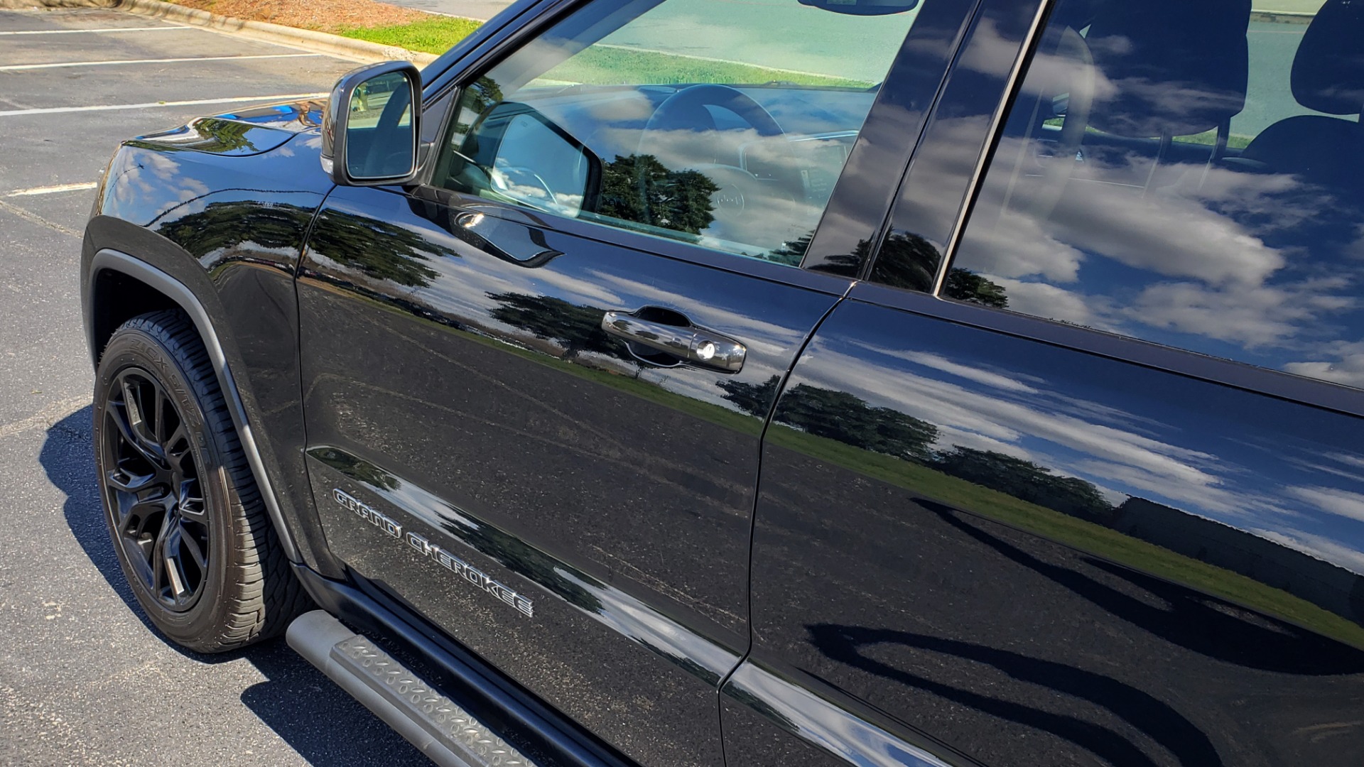 Used 2018 Jeep GRAND CHEROKEE LIMITED 4X4 / NAV / SUNROOF / HTD STS / REARVIEW for sale Sold at Formula Imports in Charlotte NC 28227 4