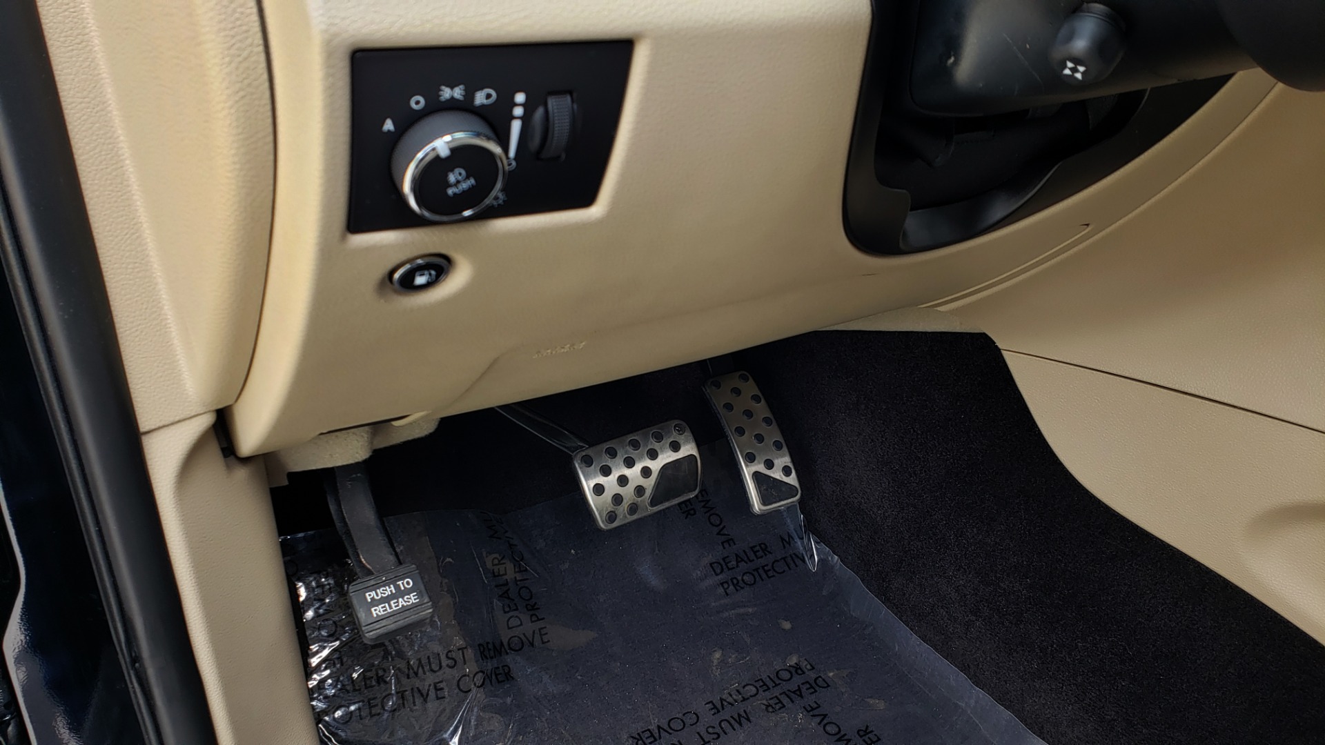 Used 2018 Jeep GRAND CHEROKEE LIMITED 4X4 / NAV / SUNROOF / HTD STS / REARVIEW for sale Sold at Formula Imports in Charlotte NC 28227 92
