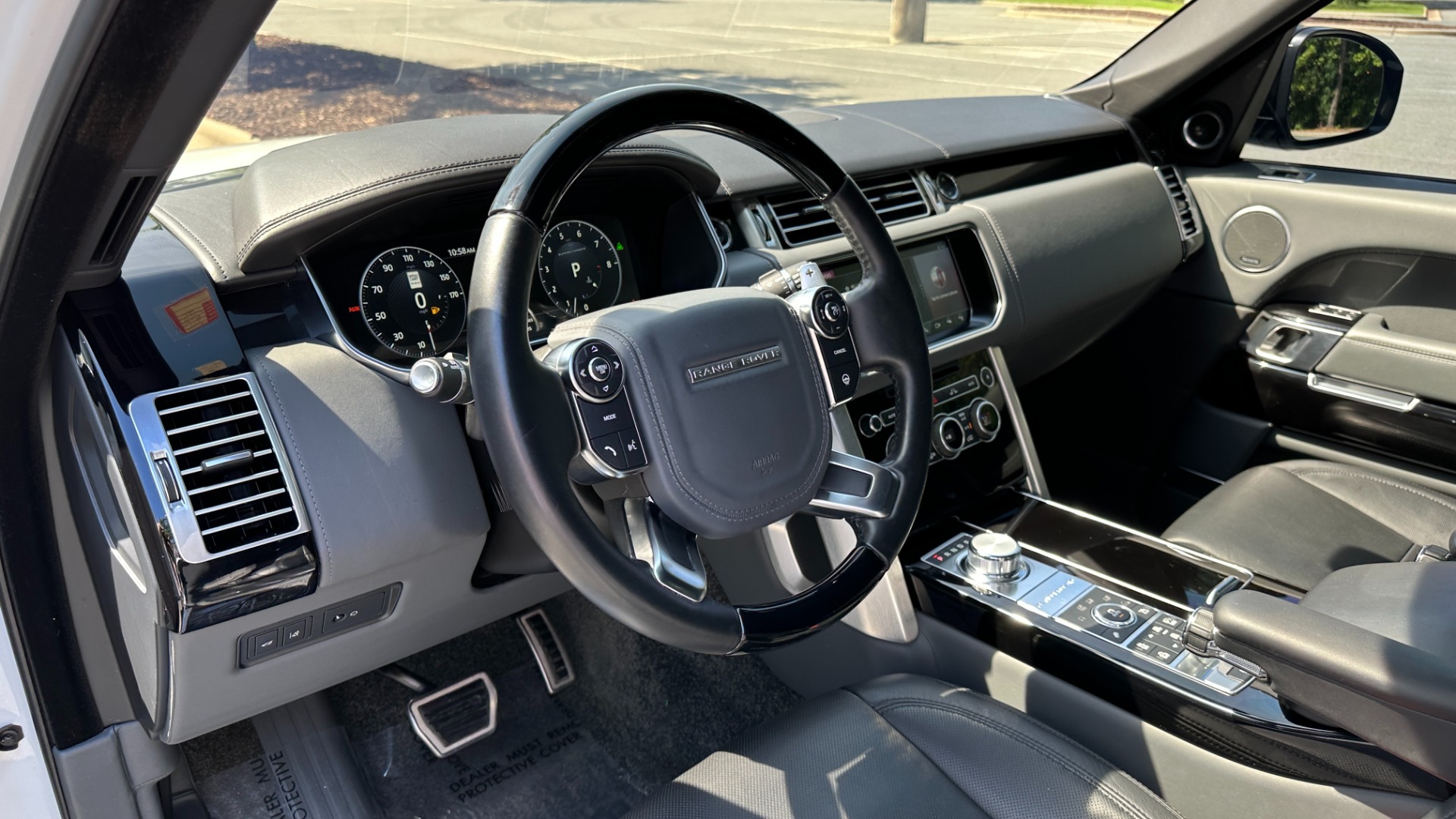 Used 2017 Land Rover Range Rover SV AUTOBIOGRAPHY / LOADED / REAR MASSAGE / EXECUTIVE SEATING / LWB for sale Sold at Formula Imports in Charlotte NC 28227 10