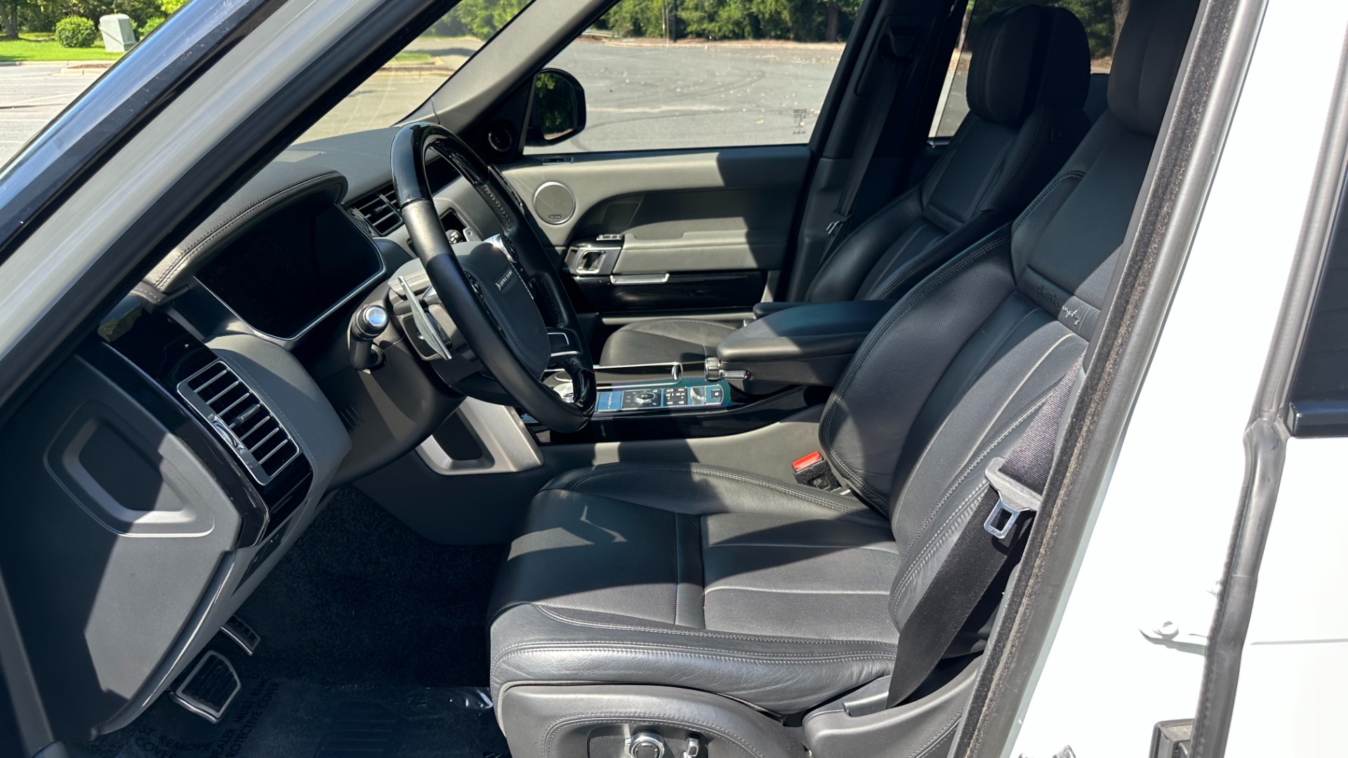 Used 2017 Land Rover Range Rover SV AUTOBIOGRAPHY / LOADED / REAR MASSAGE / EXECUTIVE SEATING / LWB for sale Sold at Formula Imports in Charlotte NC 28227 11