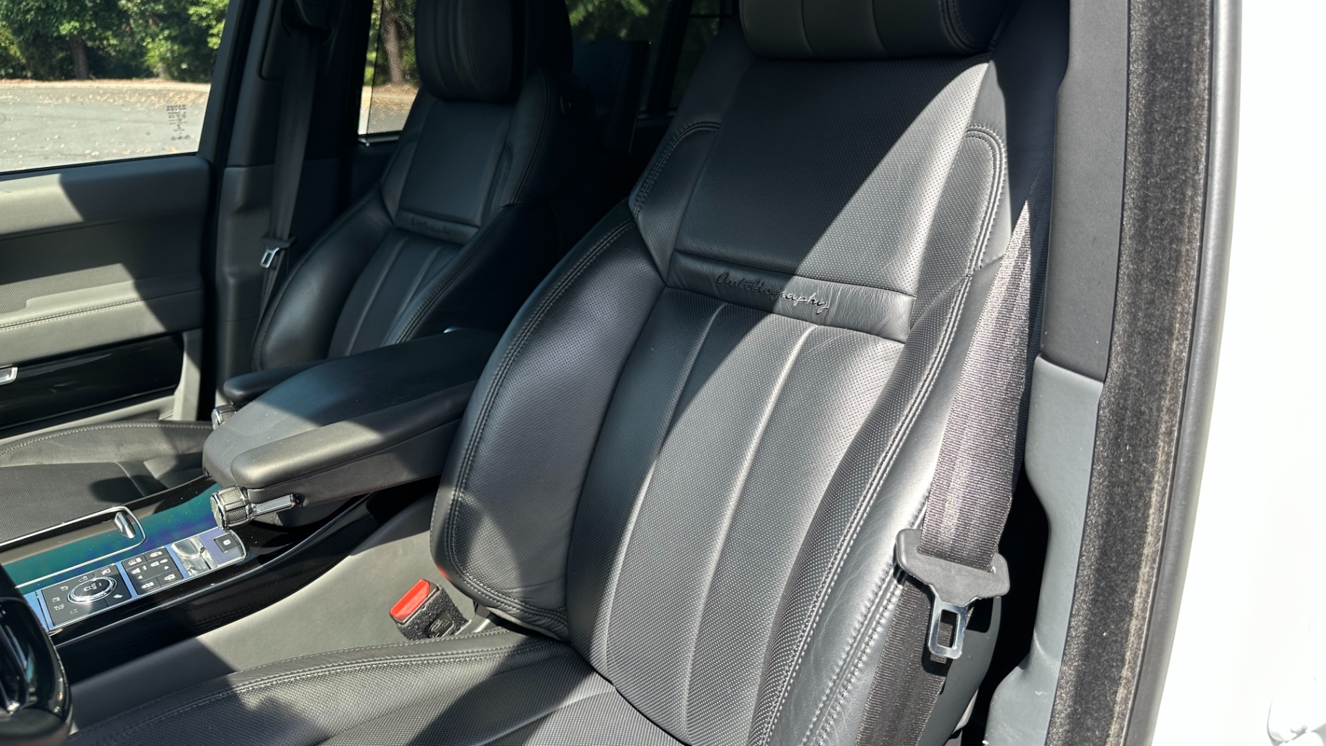 Used 2017 Land Rover Range Rover SV AUTOBIOGRAPHY / LOADED / REAR MASSAGE / EXECUTIVE SEATING / LWB for sale $75,900 at Formula Imports in Charlotte NC 28227 12