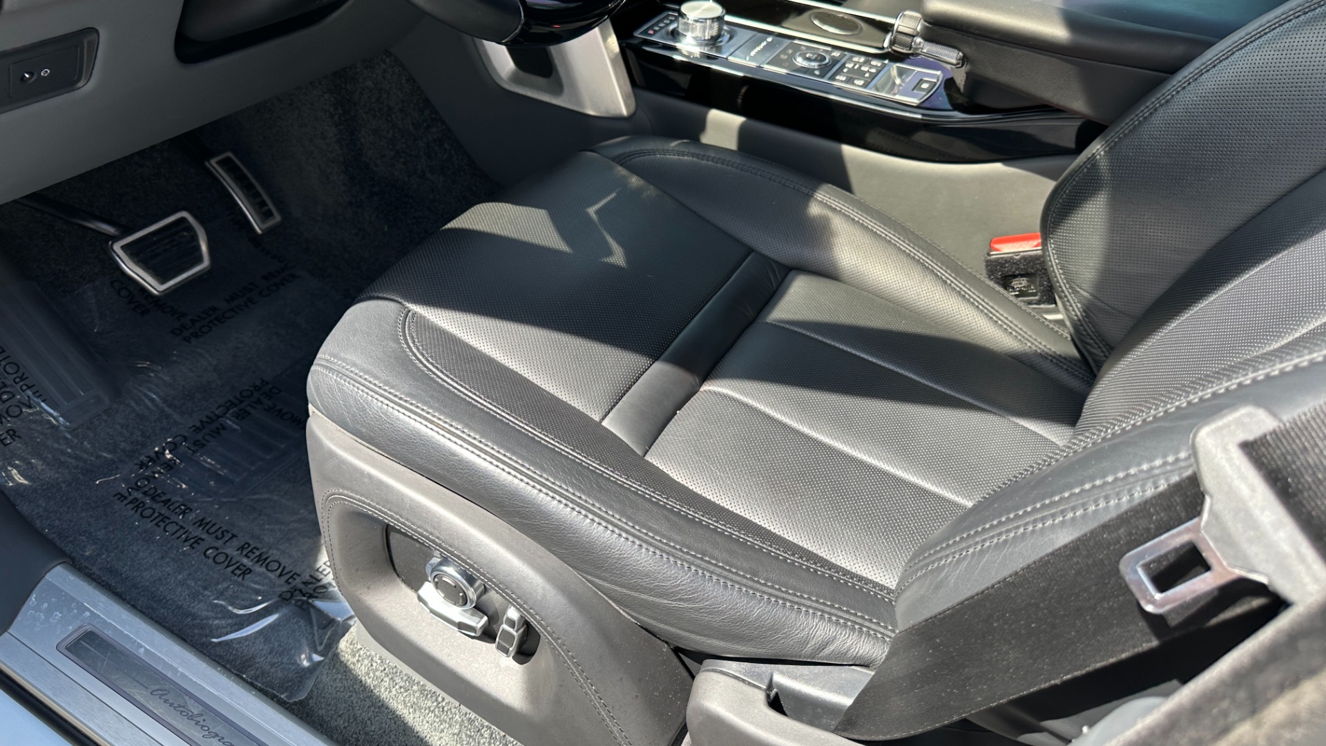 Used 2017 Land Rover Range Rover SV AUTOBIOGRAPHY / LOADED / REAR MASSAGE / EXECUTIVE SEATING / LWB for sale Sold at Formula Imports in Charlotte NC 28227 13
