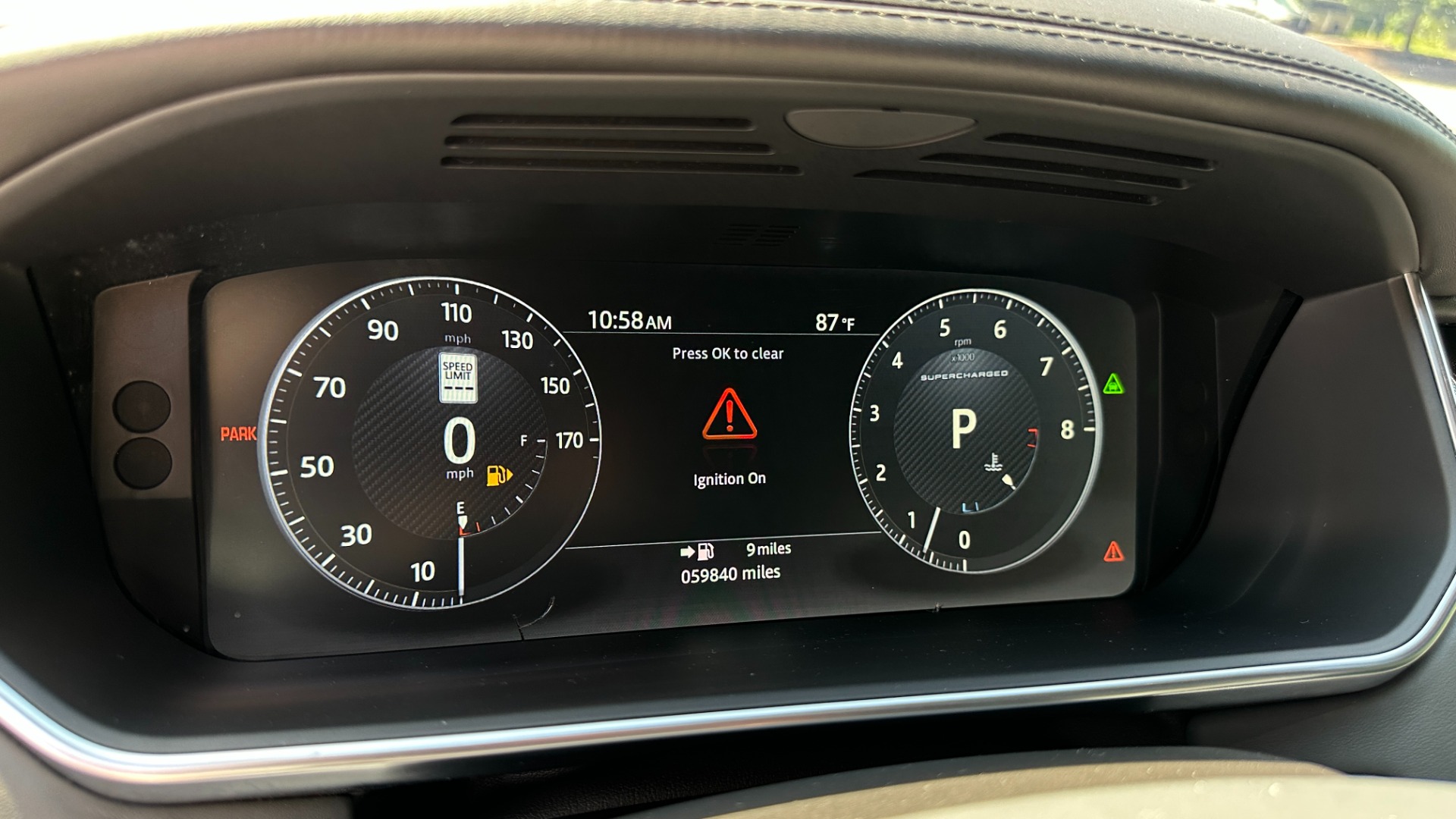 Used 2017 Land Rover Range Rover SV AUTOBIOGRAPHY / LOADED / REAR MASSAGE / EXECUTIVE SEATING / LWB for sale $75,900 at Formula Imports in Charlotte NC 28227 15