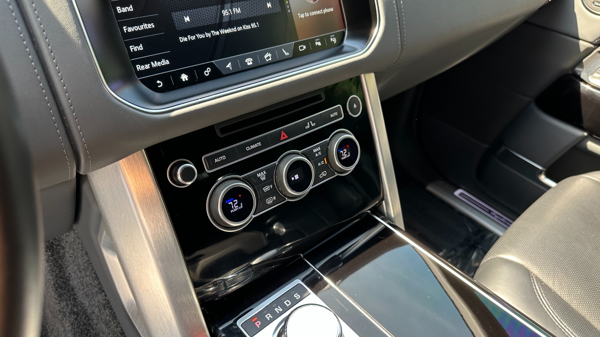 Used 2017 Land Rover Range Rover SV AUTOBIOGRAPHY / LOADED / REAR MASSAGE / EXECUTIVE SEATING / LWB for sale $75,900 at Formula Imports in Charlotte NC 28227 17