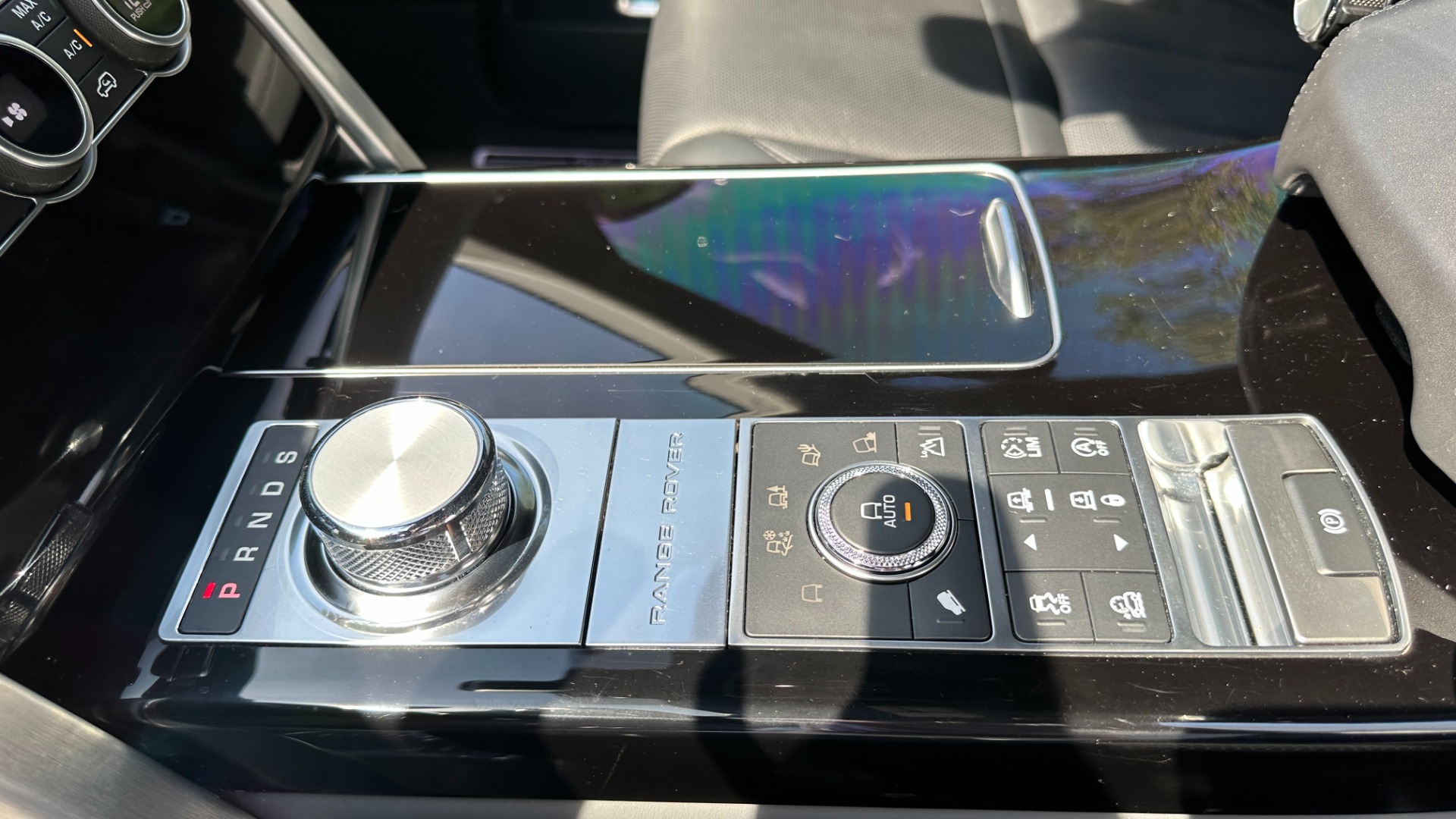 Used 2017 Land Rover Range Rover SV AUTOBIOGRAPHY / LOADED / REAR MASSAGE / EXECUTIVE SEATING / LWB for sale $75,900 at Formula Imports in Charlotte NC 28227 18