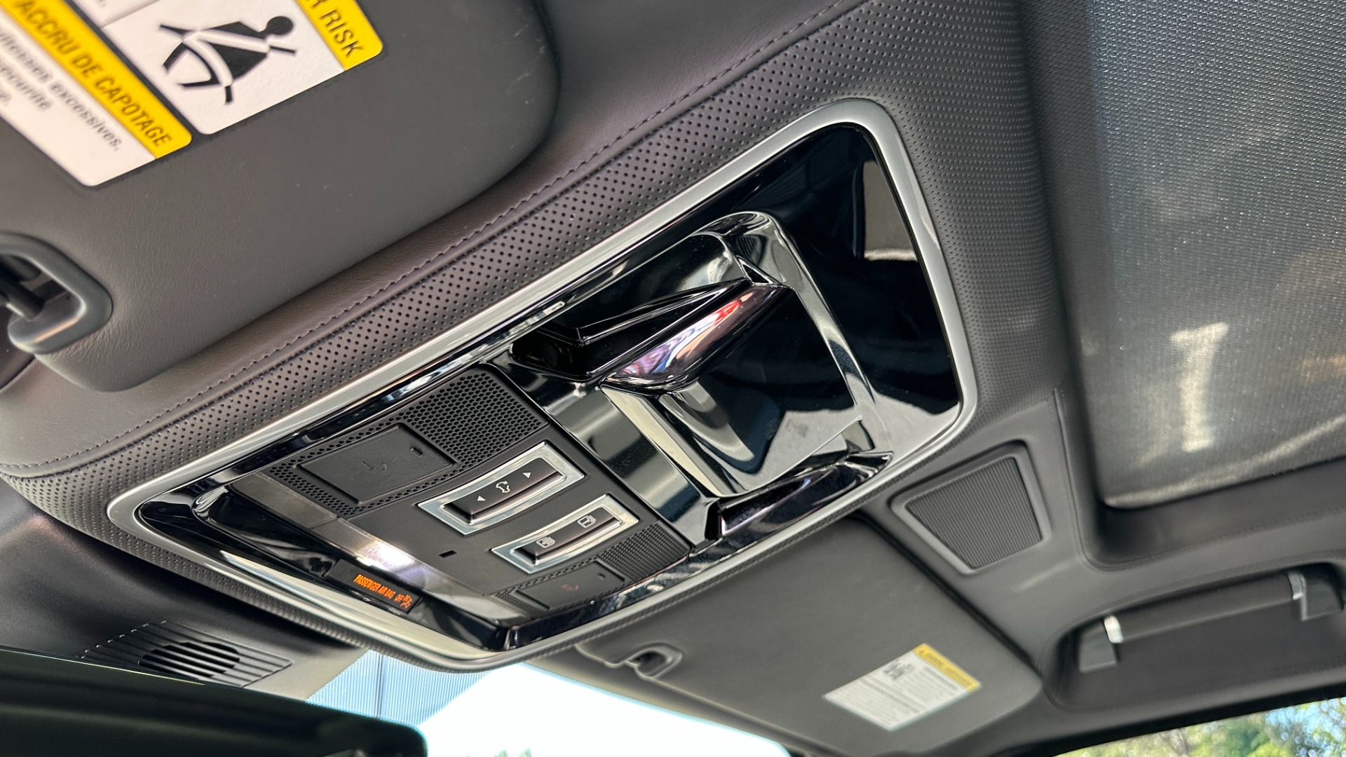 Used 2017 Land Rover Range Rover SV AUTOBIOGRAPHY / LOADED / REAR MASSAGE / EXECUTIVE SEATING / LWB for sale $75,900 at Formula Imports in Charlotte NC 28227 20