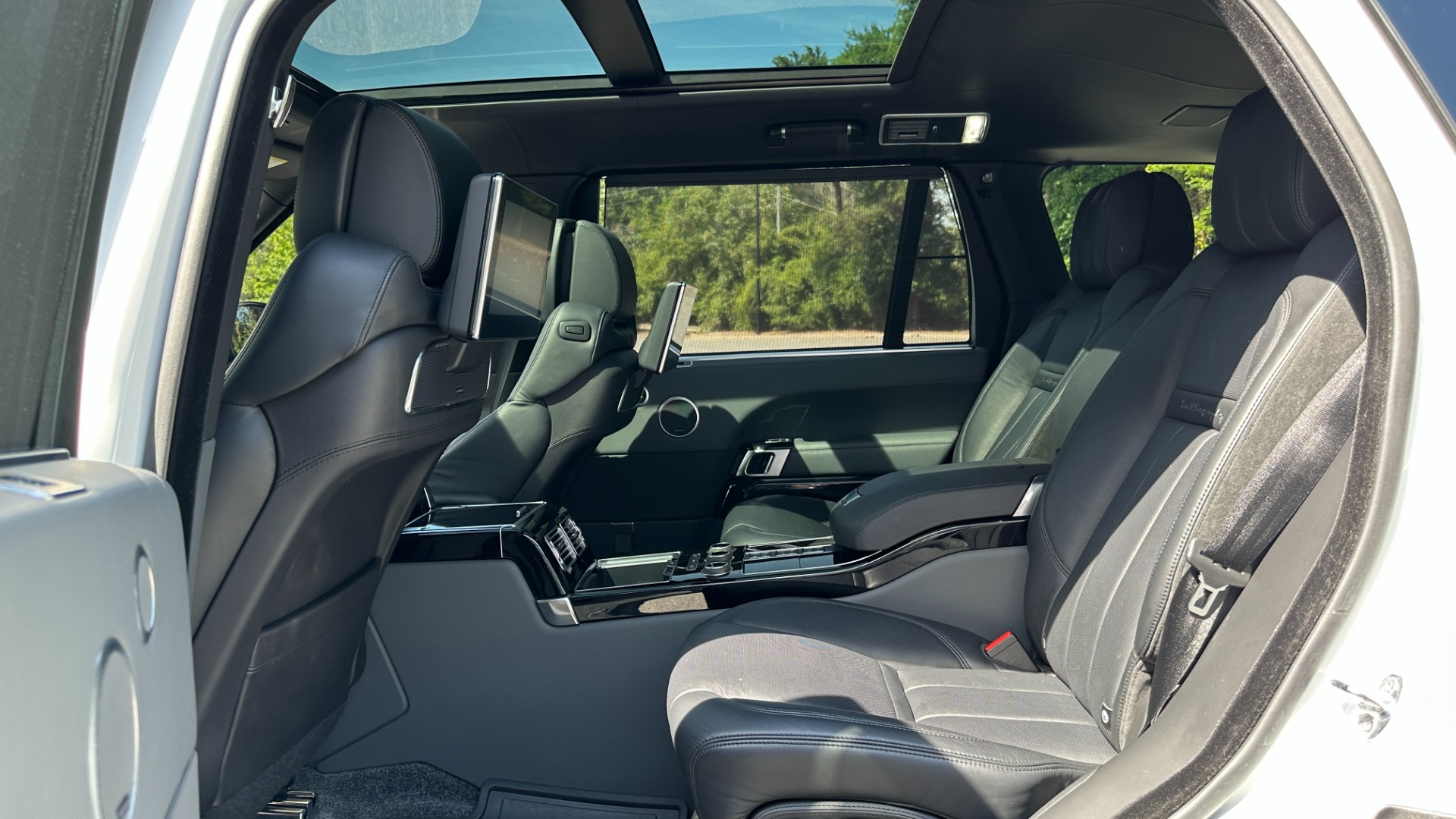 Used 2017 Land Rover Range Rover SV AUTOBIOGRAPHY / LOADED / REAR MASSAGE / EXECUTIVE SEATING / LWB for sale Sold at Formula Imports in Charlotte NC 28227 24