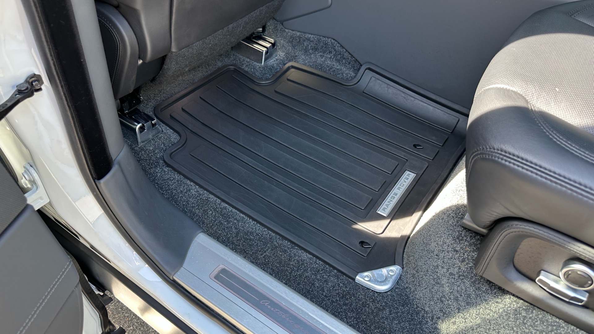 Used 2017 Land Rover Range Rover SV AUTOBIOGRAPHY / LOADED / REAR MASSAGE / EXECUTIVE SEATING / LWB for sale Sold at Formula Imports in Charlotte NC 28227 27