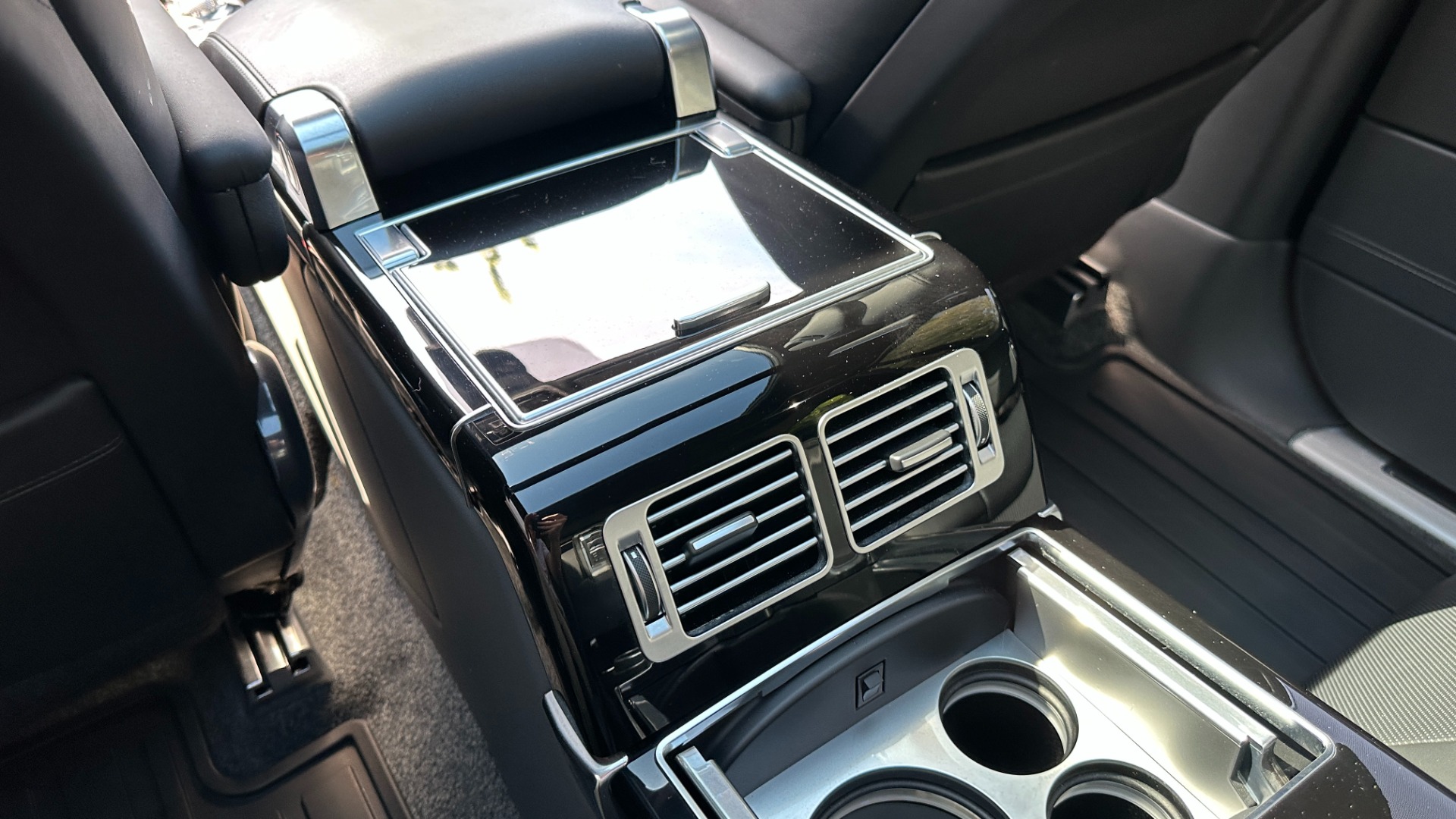 Used 2017 Land Rover Range Rover SV AUTOBIOGRAPHY / LOADED / REAR MASSAGE / EXECUTIVE SEATING / LWB for sale $75,900 at Formula Imports in Charlotte NC 28227 29