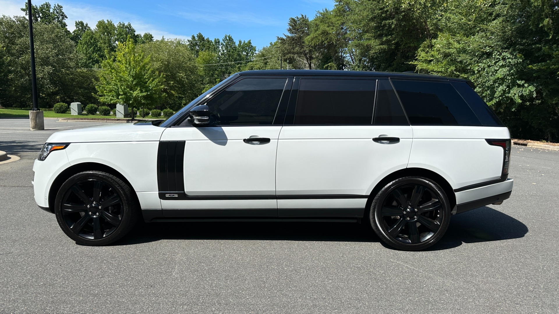 Used 2017 Land Rover Range Rover SV AUTOBIOGRAPHY / LOADED / REAR MASSAGE / EXECUTIVE SEATING / LWB for sale $75,900 at Formula Imports in Charlotte NC 28227 3