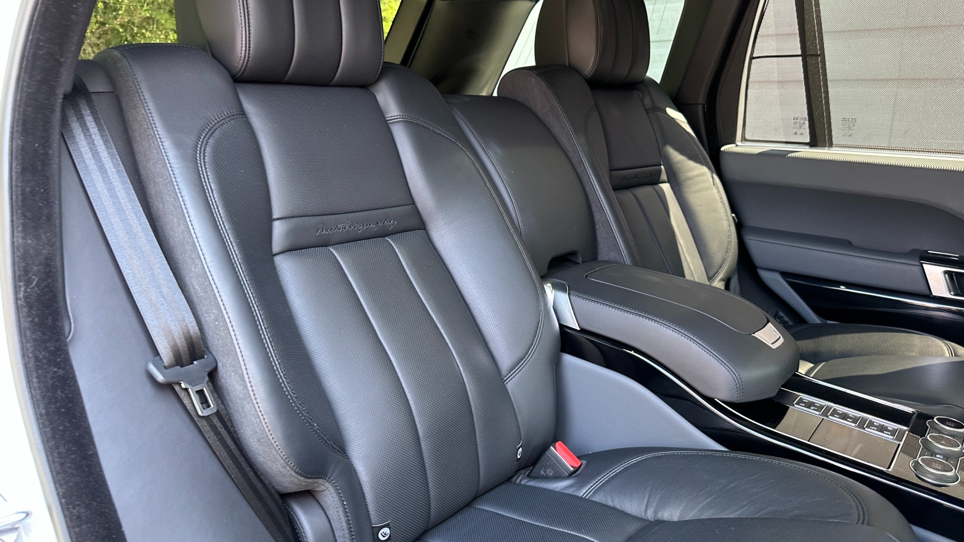 Used 2017 Land Rover Range Rover SV AUTOBIOGRAPHY / LOADED / REAR MASSAGE / EXECUTIVE SEATING / LWB for sale Sold at Formula Imports in Charlotte NC 28227 40