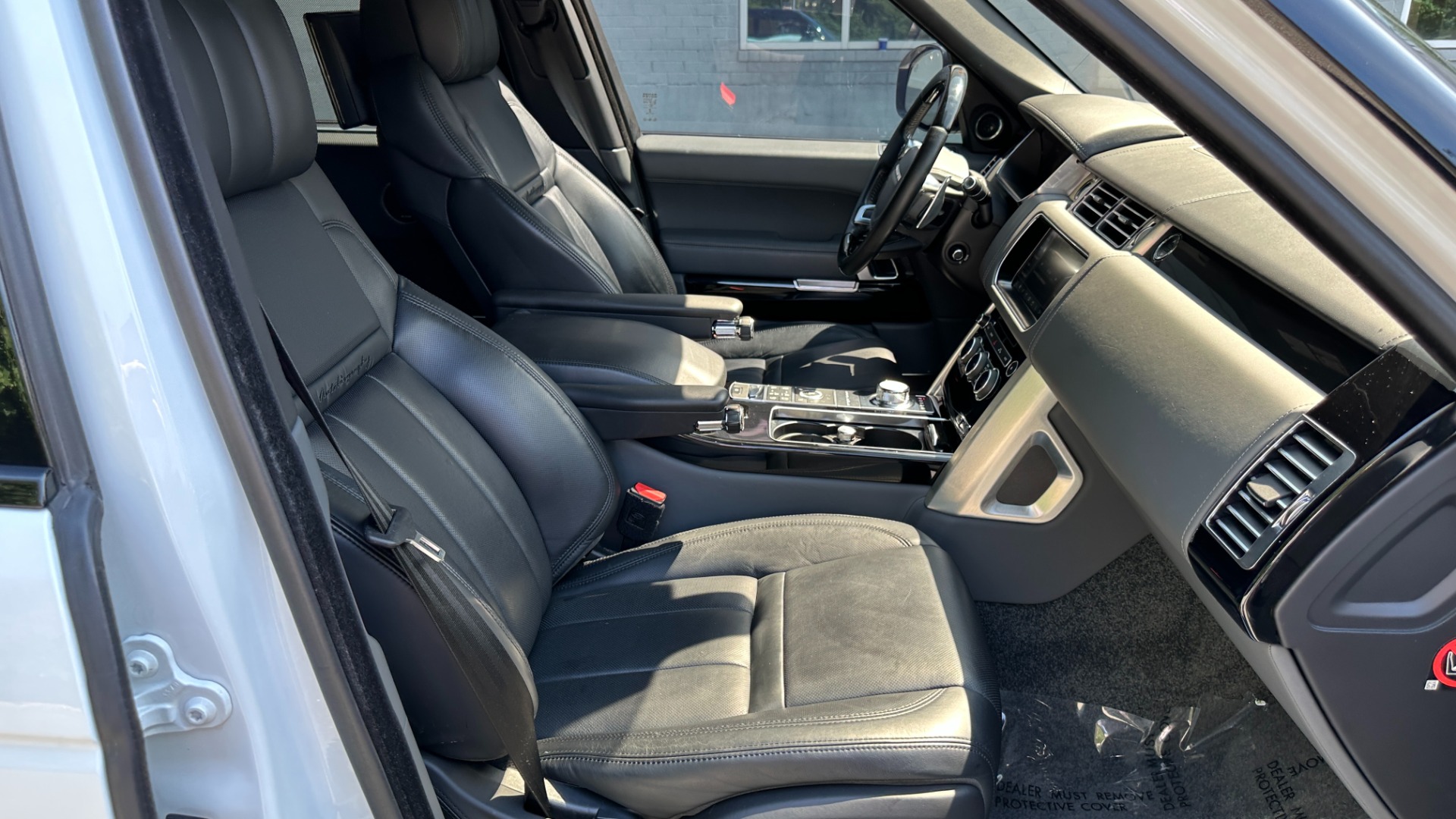 Used 2017 Land Rover Range Rover SV AUTOBIOGRAPHY / LOADED / REAR MASSAGE / EXECUTIVE SEATING / LWB for sale $75,900 at Formula Imports in Charlotte NC 28227 44