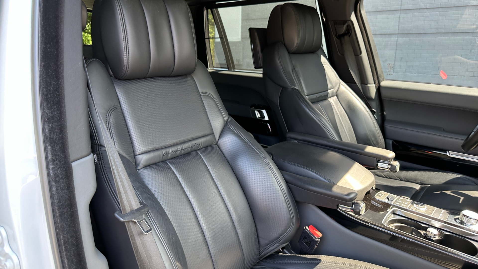 Used 2017 Land Rover Range Rover SV AUTOBIOGRAPHY / LOADED / REAR MASSAGE / EXECUTIVE SEATING / LWB for sale $75,900 at Formula Imports in Charlotte NC 28227 45