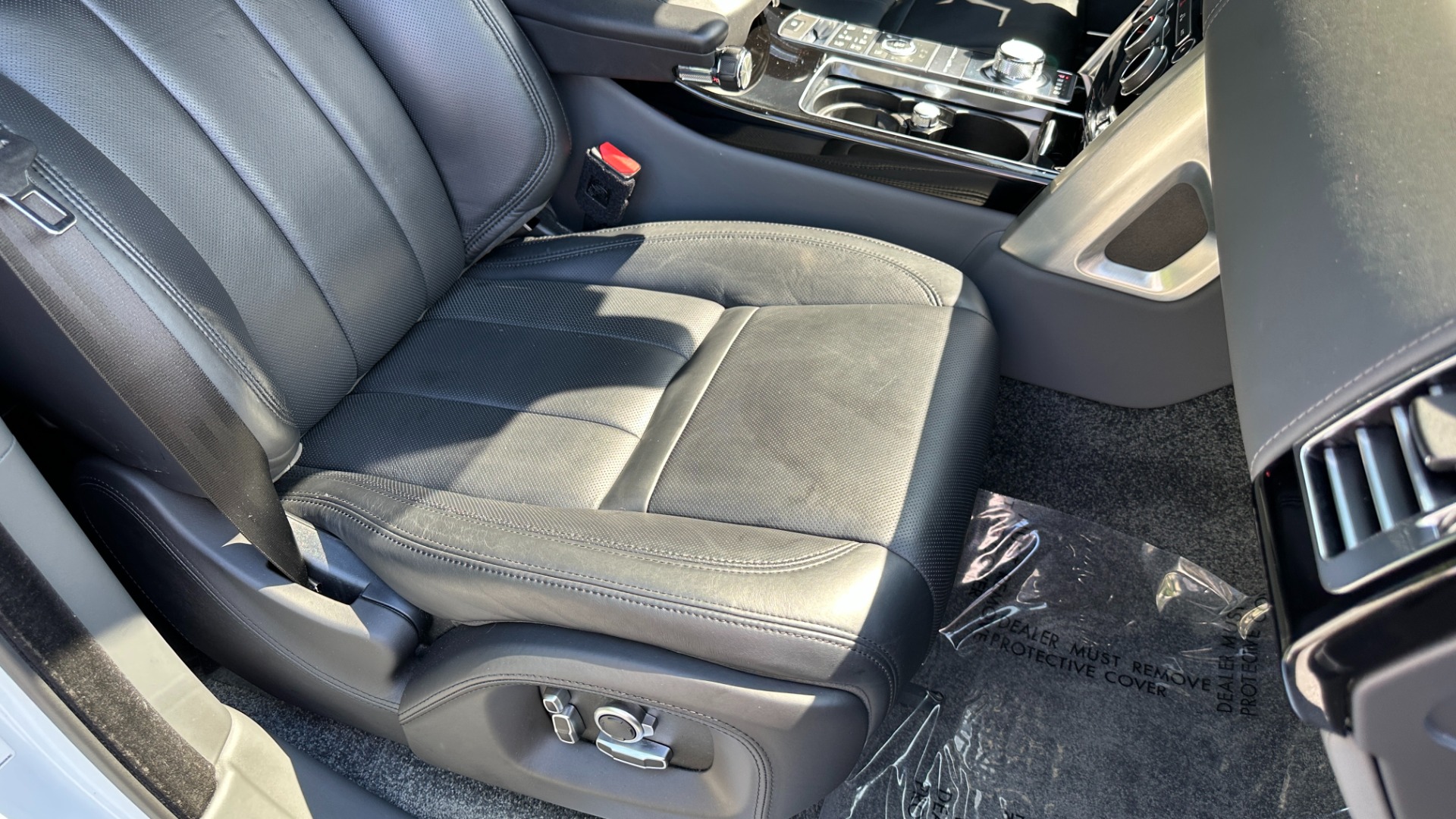 Used 2017 Land Rover Range Rover SV AUTOBIOGRAPHY / LOADED / REAR MASSAGE / EXECUTIVE SEATING / LWB for sale $75,900 at Formula Imports in Charlotte NC 28227 46