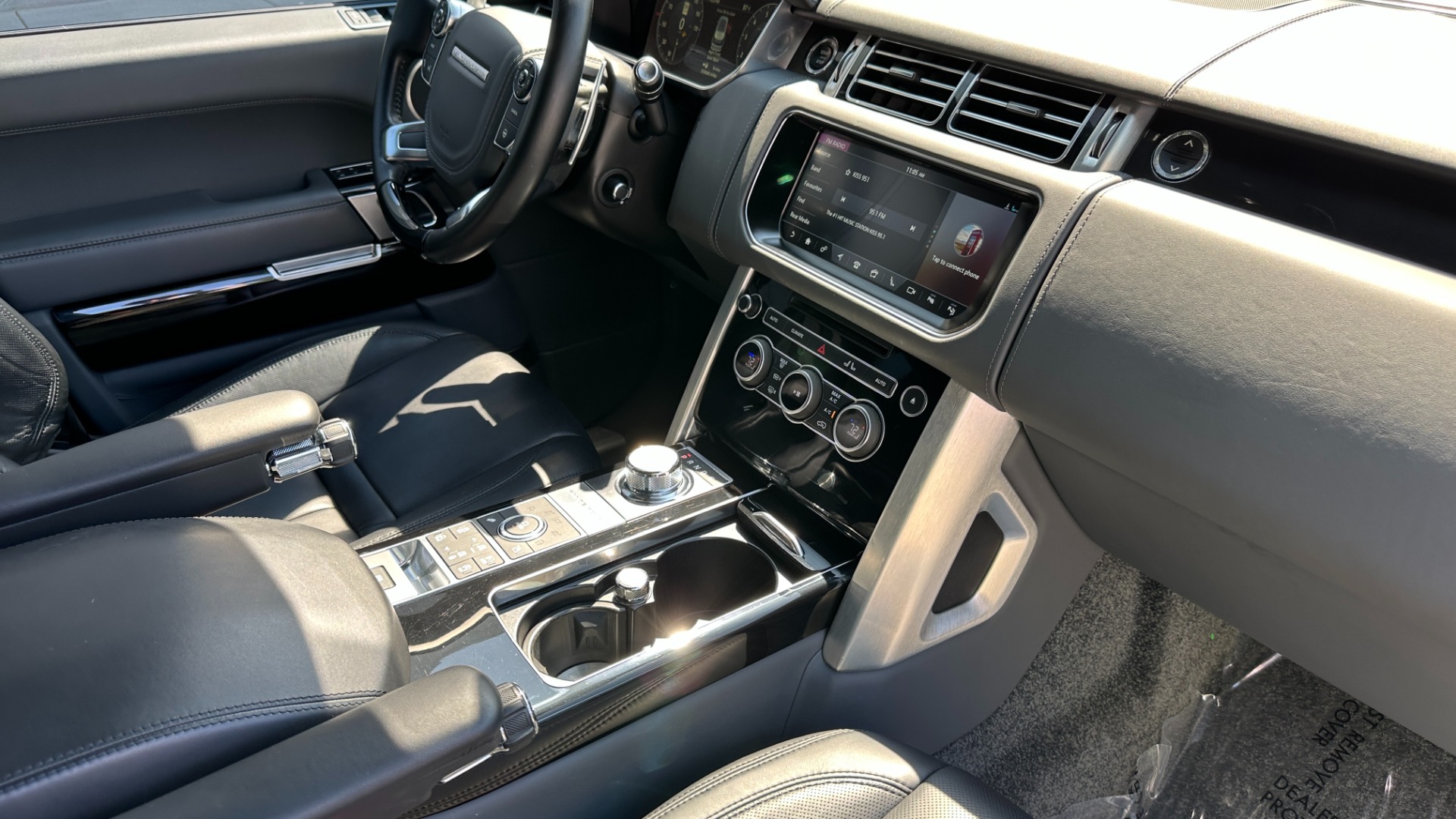 Used 2017 Land Rover Range Rover SV AUTOBIOGRAPHY / LOADED / REAR MASSAGE / EXECUTIVE SEATING / LWB for sale $75,900 at Formula Imports in Charlotte NC 28227 48