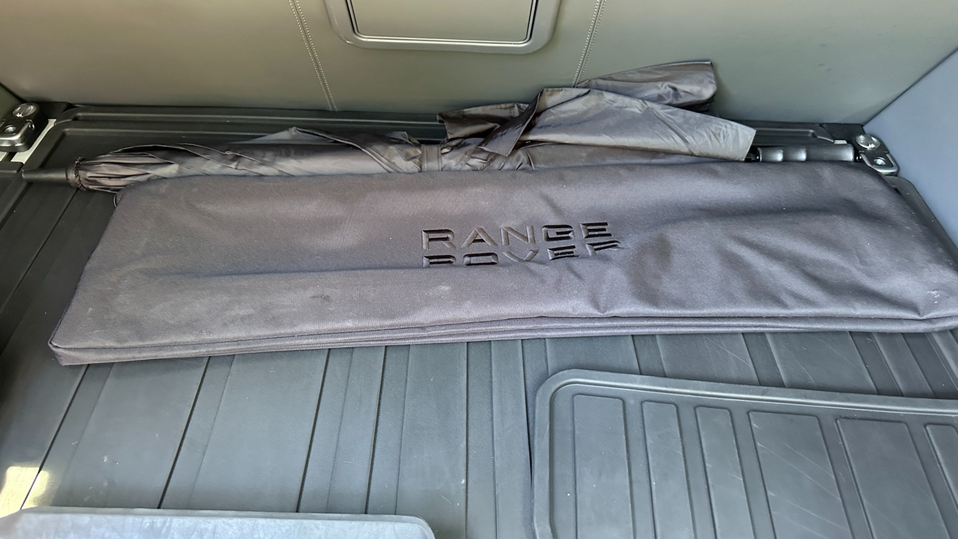 Used 2017 Land Rover Range Rover SV AUTOBIOGRAPHY / LOADED / REAR MASSAGE / EXECUTIVE SEATING / LWB for sale Sold at Formula Imports in Charlotte NC 28227 59