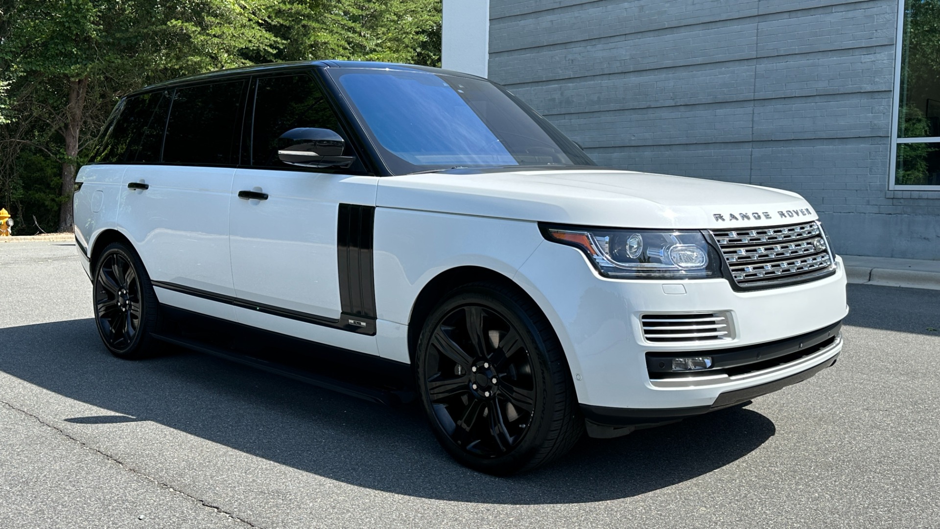 Used 2017 Land Rover Range Rover SV AUTOBIOGRAPHY / LOADED / REAR MASSAGE / EXECUTIVE SEATING / LWB for sale Sold at Formula Imports in Charlotte NC 28227 6