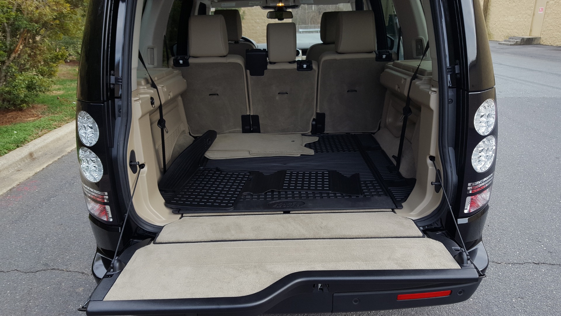 Used 2016 Land Rover LR4 HSE SC V6 / 4WD / NAV / SUNROOF / COMFORT / MERIDIAN / REARVIEW for sale Sold at Formula Imports in Charlotte NC 28227 28