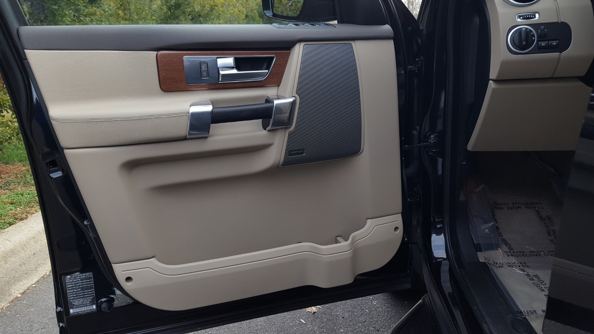 Used 2016 Land Rover LR4 HSE SC V6 / 4WD / NAV / SUNROOF / COMFORT / MERIDIAN / REARVIEW for sale Sold at Formula Imports in Charlotte NC 28227 42