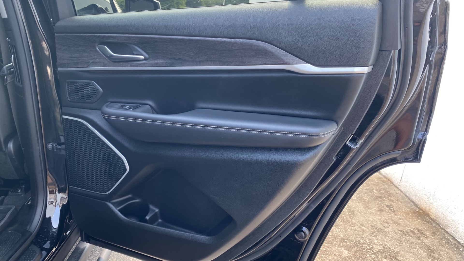 Used 2021 Jeep Grand Cherokee L Limited for sale $40,995 at Formula Imports in Charlotte NC 28227 43