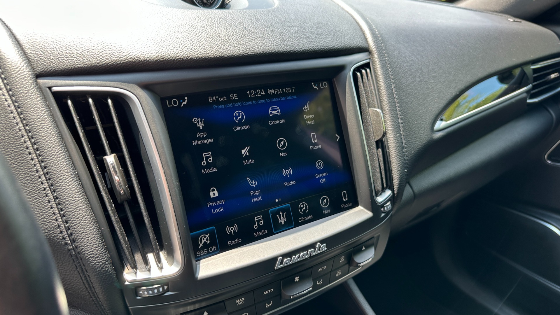 Used 2019 Maserati Levante HK SOUND / GLOSS 21IN WHEELS / PANORAMIC ROOF / DRIVER ASSIST / MORE!! for sale $41,995 at Formula Imports in Charlotte NC 28227 24