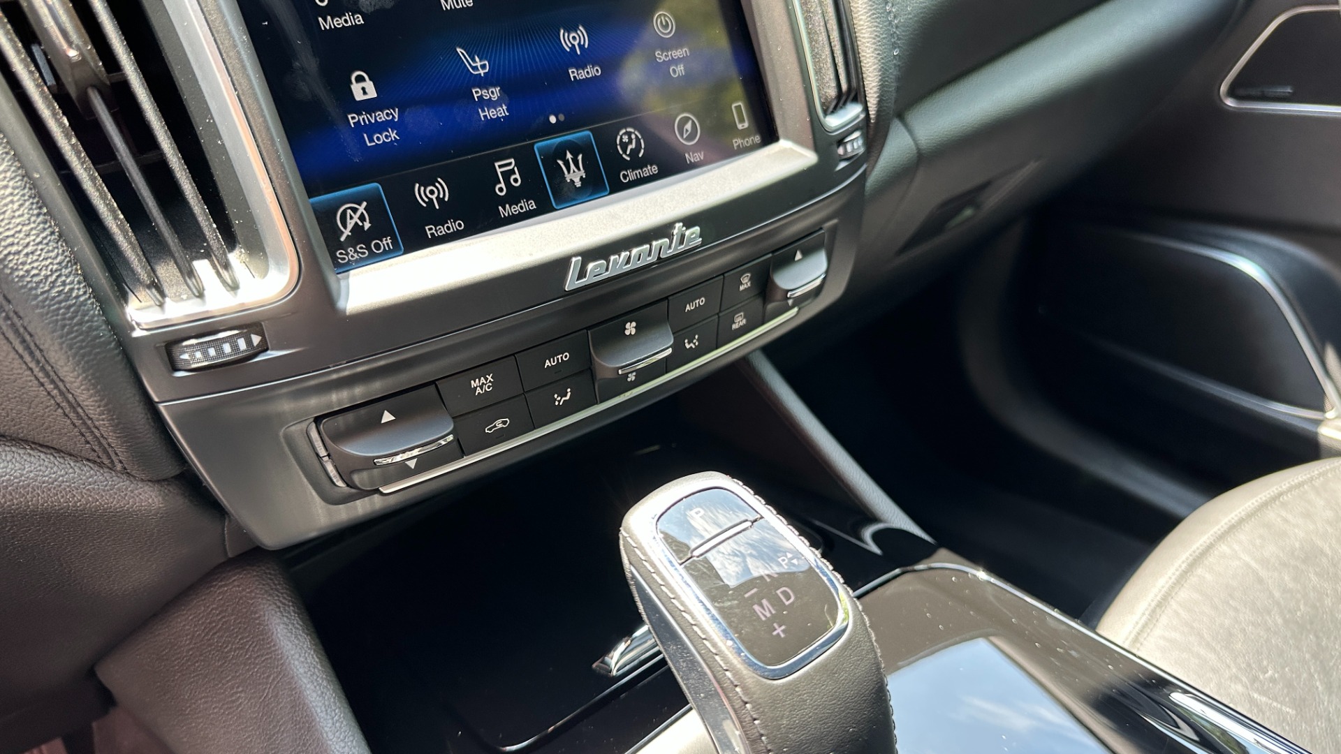Used 2019 Maserati Levante HK SOUND / GLOSS 21IN WHEELS / PANORAMIC ROOF / DRIVER ASSIST / MORE!! for sale $41,995 at Formula Imports in Charlotte NC 28227 25