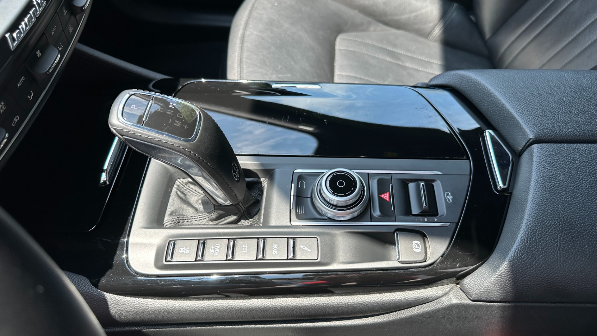 Used 2019 Maserati Levante HK SOUND / GLOSS 21IN WHEELS / PANORAMIC ROOF / DRIVER ASSIST / MORE!! for sale $41,995 at Formula Imports in Charlotte NC 28227 26