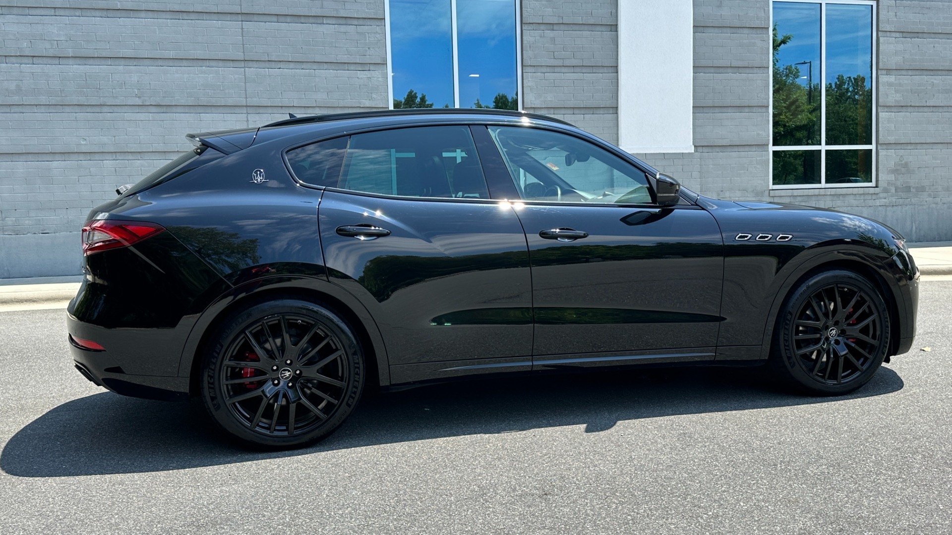 Used 2019 Maserati Levante HK SOUND / GLOSS 21IN WHEELS / PANORAMIC ROOF / DRIVER ASSIST / MORE!! for sale $41,995 at Formula Imports in Charlotte NC 28227 3