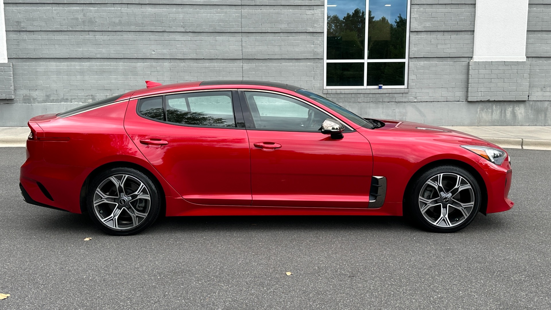 Used 2020 Kia Stinger GT-LINE AWD / LEATHER / NAV / HEATED SEATS / SUNROOF / SOUND PKG / SAFETY F for sale Sold at Formula Imports in Charlotte NC 28227 3