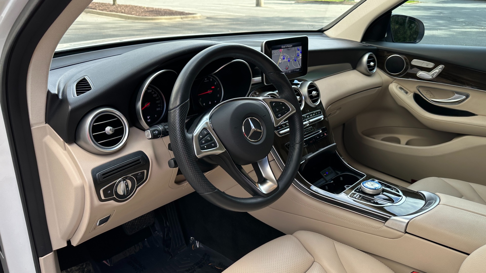 Used 2019 Mercedes-Benz GLC GLC 300 / PREMIUM PACKAGE / BLIND SPOT / COMFORT for sale Sold at Formula Imports in Charlotte NC 28227 11