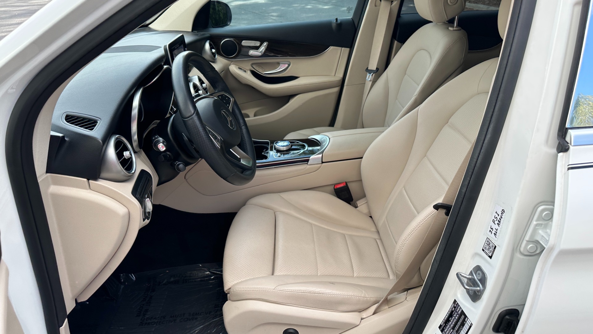 Used 2019 Mercedes-Benz GLC GLC 300 / PREMIUM PACKAGE / BLIND SPOT / COMFORT for sale Sold at Formula Imports in Charlotte NC 28227 12