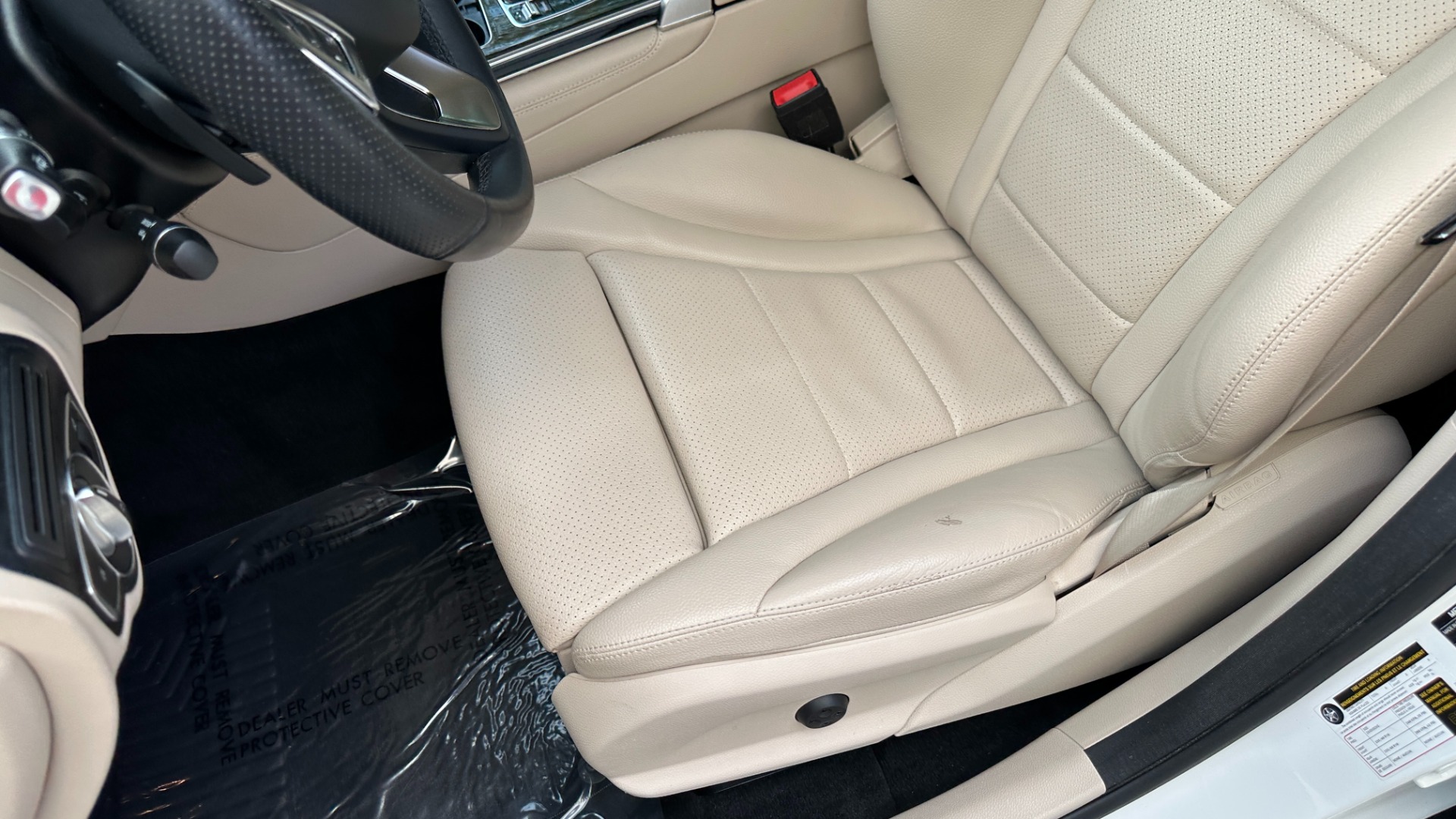 Used 2019 Mercedes-Benz GLC GLC 300 / PREMIUM PACKAGE / BLIND SPOT / COMFORT for sale Sold at Formula Imports in Charlotte NC 28227 14