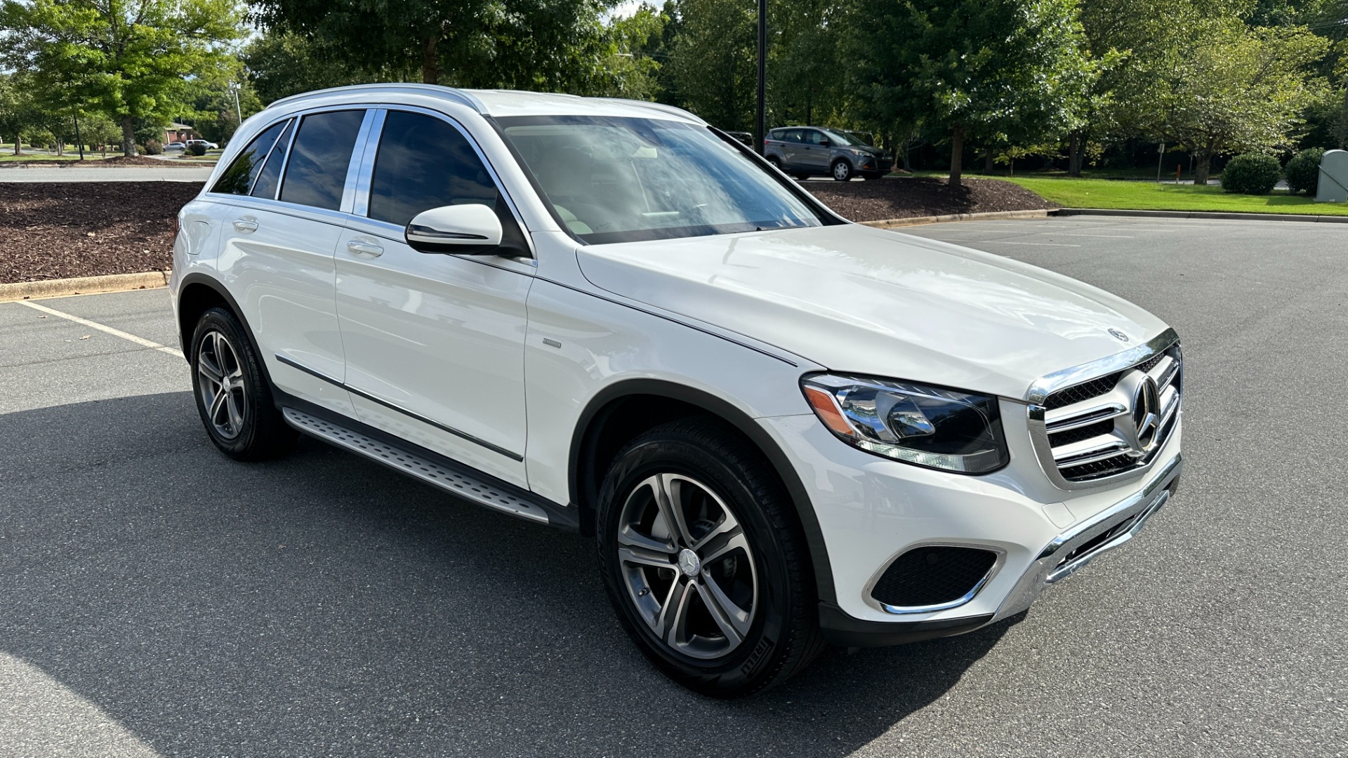 Used 2019 Mercedes-Benz GLC GLC 300 / PREMIUM PACKAGE / BLIND SPOT / COMFORT for sale Sold at Formula Imports in Charlotte NC 28227 2