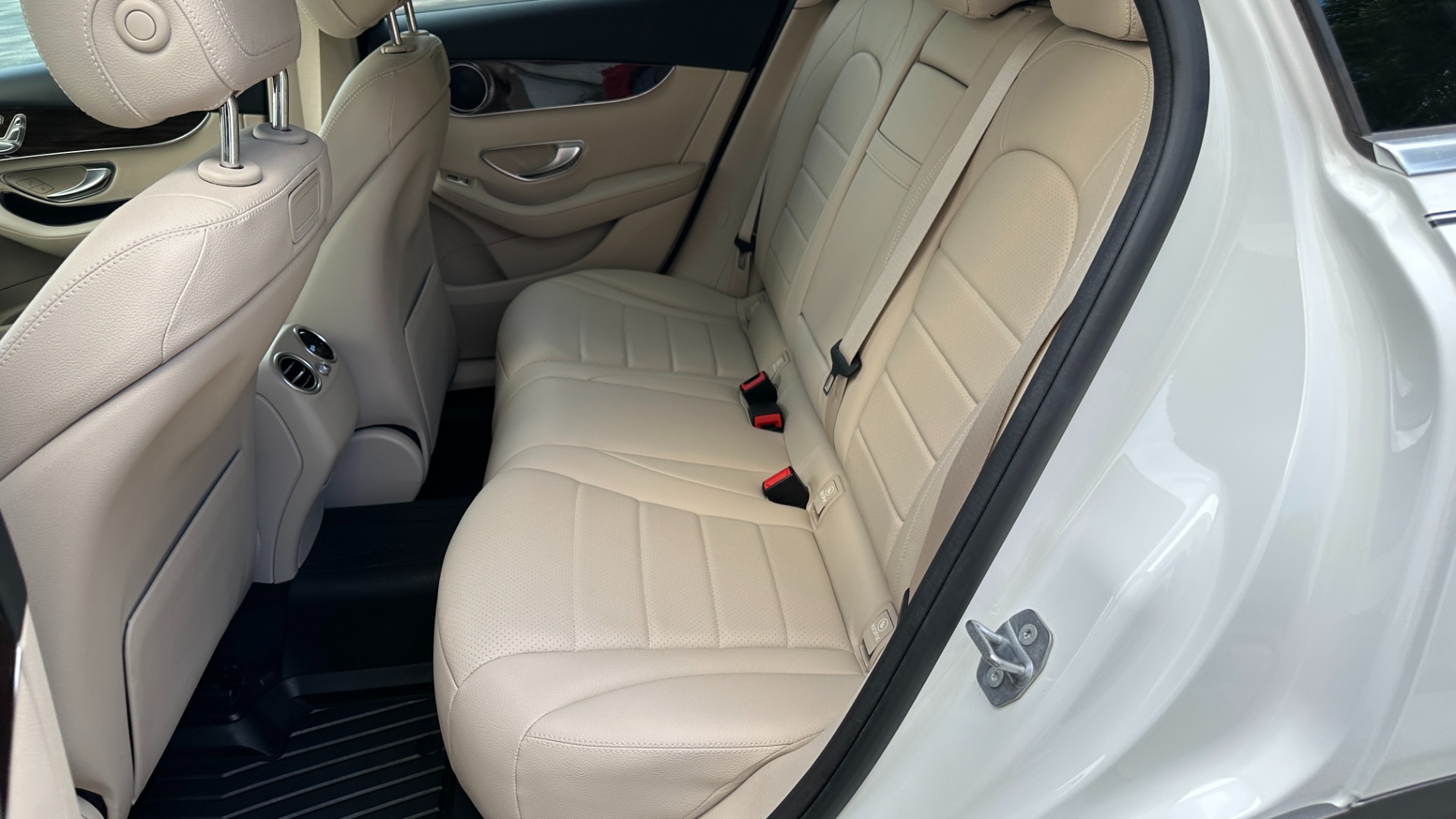 Used 2019 Mercedes-Benz GLC GLC 300 / PREMIUM PACKAGE / BLIND SPOT / COMFORT for sale Sold at Formula Imports in Charlotte NC 28227 25