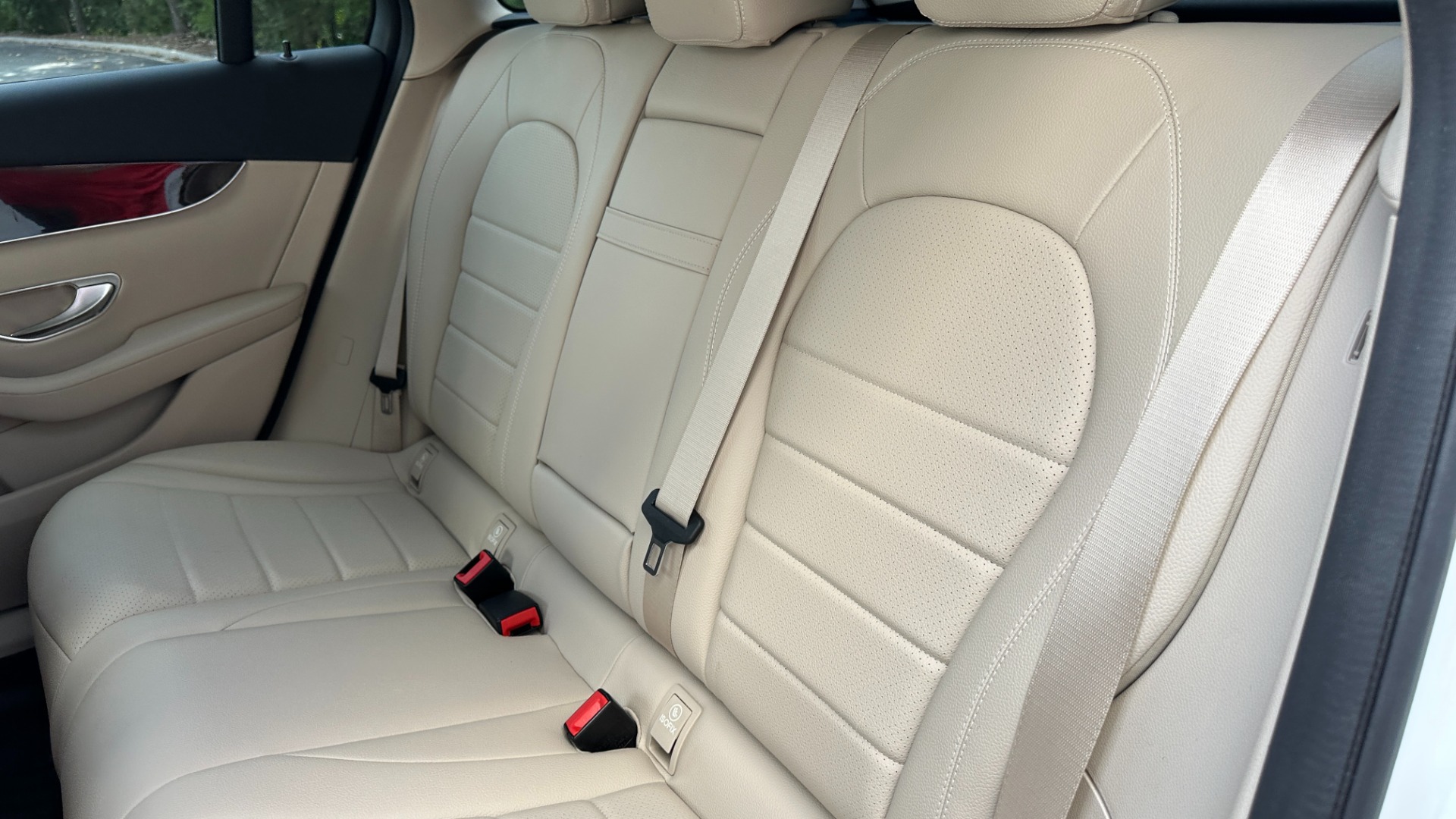 Used 2019 Mercedes-Benz GLC GLC 300 / PREMIUM PACKAGE / BLIND SPOT / COMFORT for sale Sold at Formula Imports in Charlotte NC 28227 26