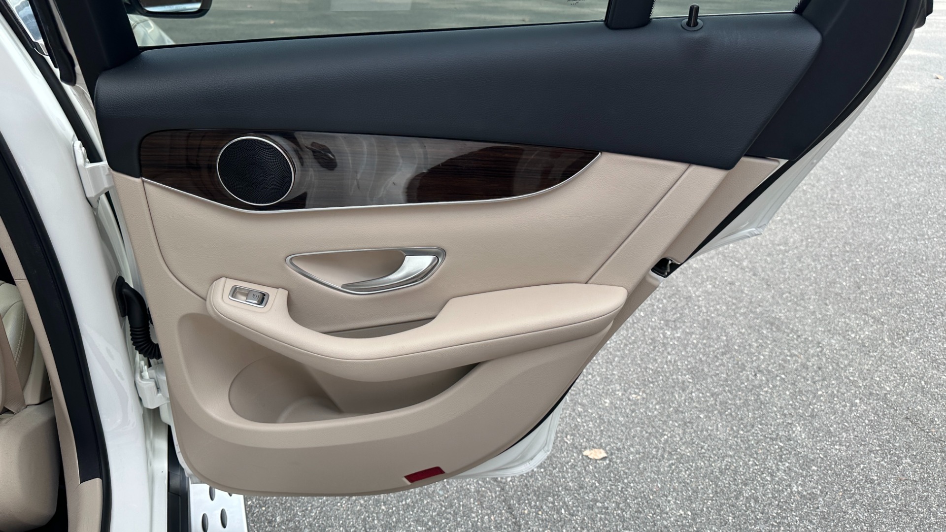 Used 2019 Mercedes-Benz GLC GLC 300 / PREMIUM PACKAGE / BLIND SPOT / COMFORT for sale Sold at Formula Imports in Charlotte NC 28227 30