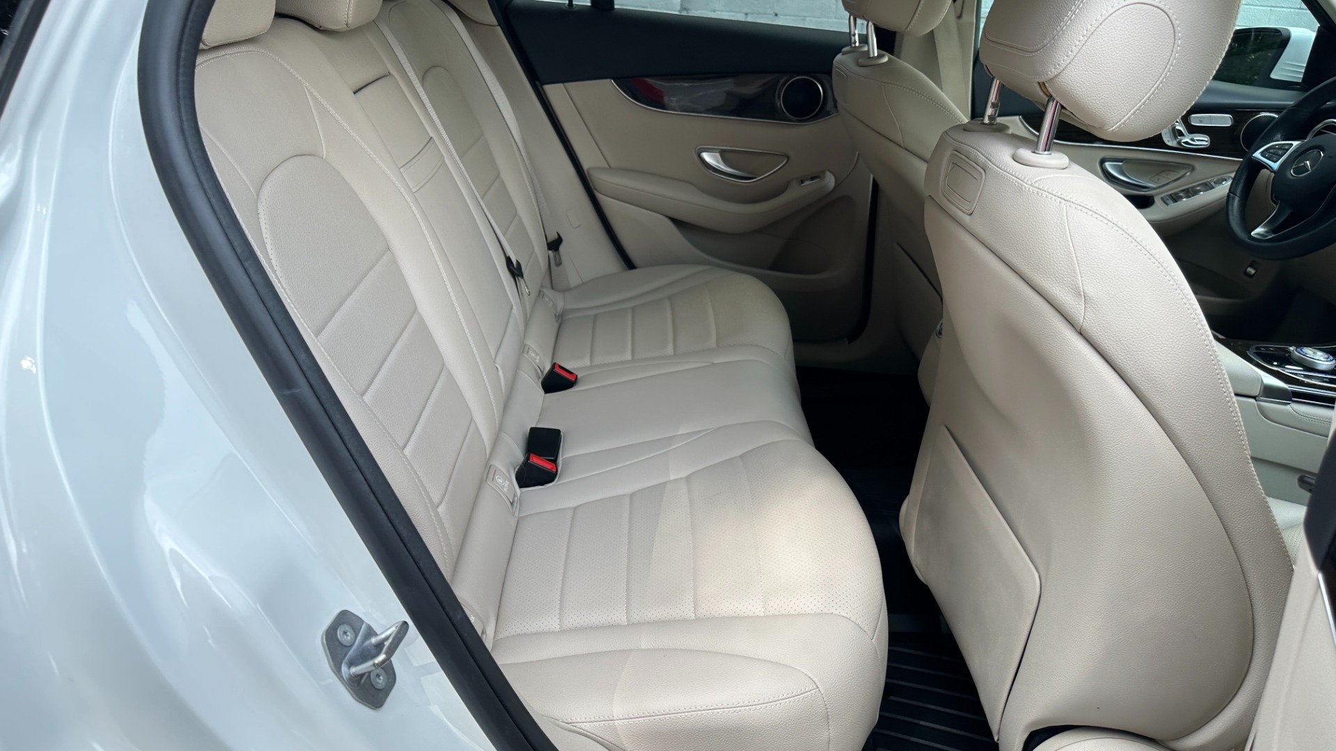 Used 2019 Mercedes-Benz GLC GLC 300 / PREMIUM PACKAGE / BLIND SPOT / COMFORT for sale Sold at Formula Imports in Charlotte NC 28227 31